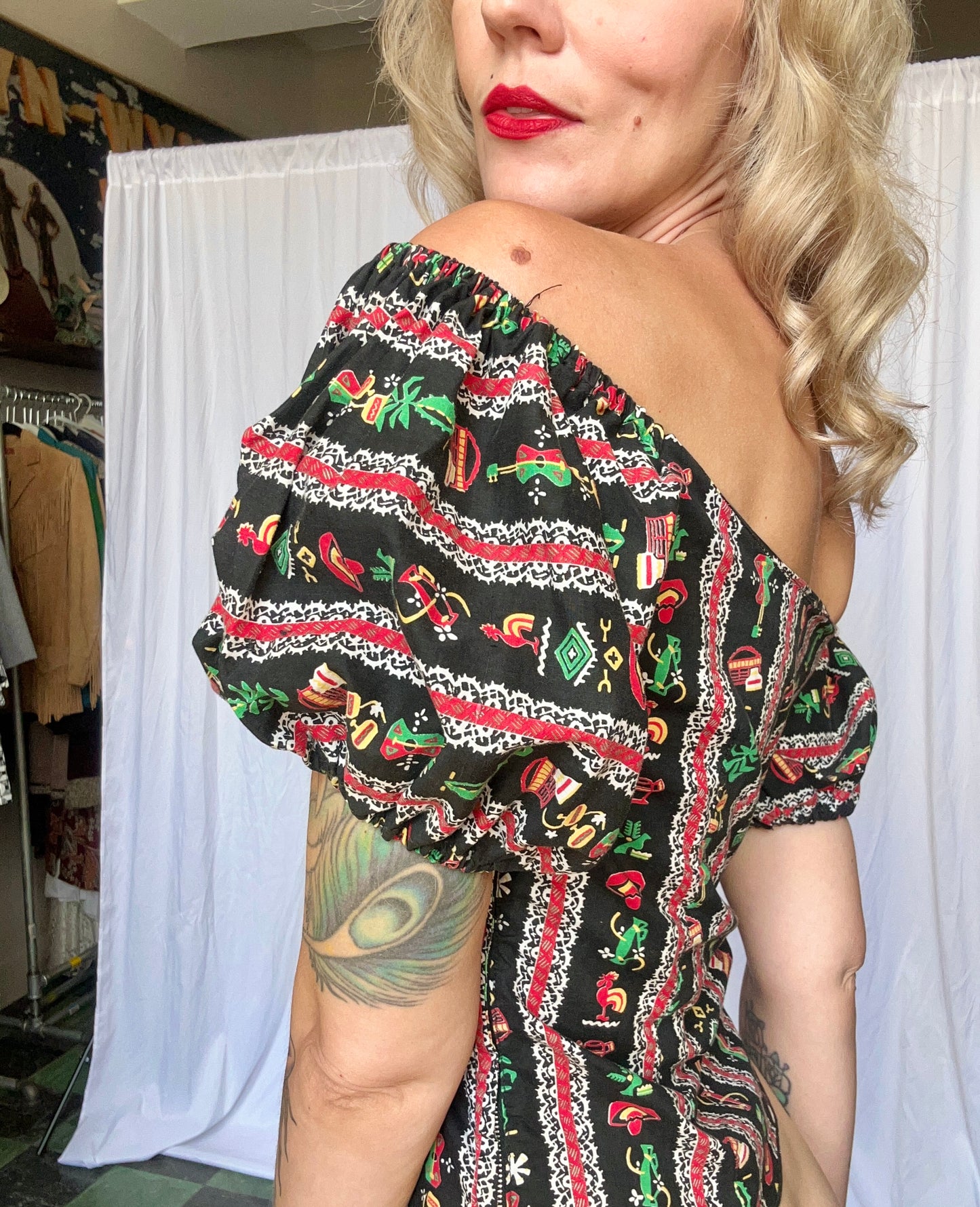1950s Puff Sleeve Cactus & Guitars Novelty Print Blouse - Xsmall