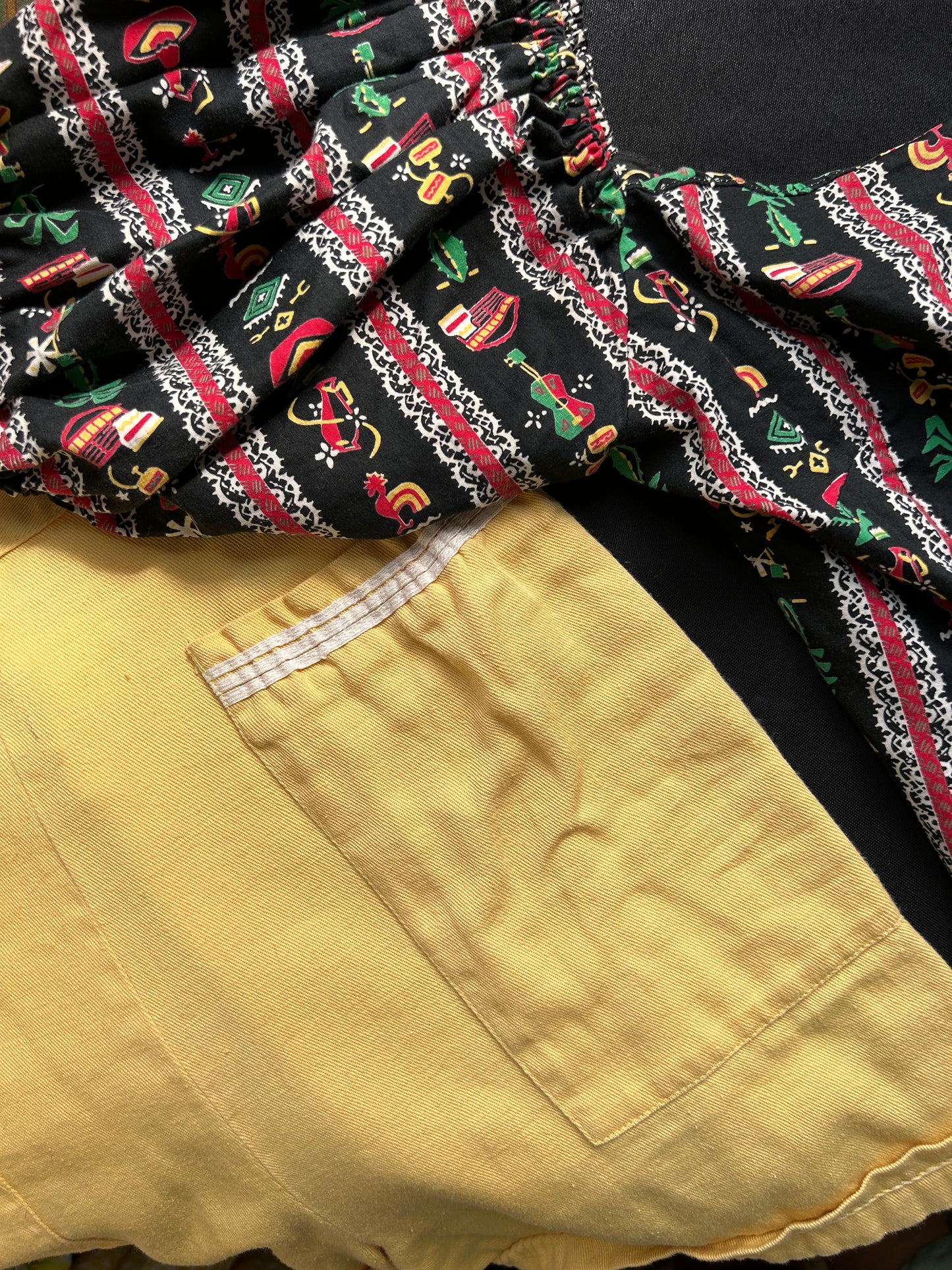 1950s Puff Sleeve Cactus & Guitars Novelty Print Blouse - Xsmall