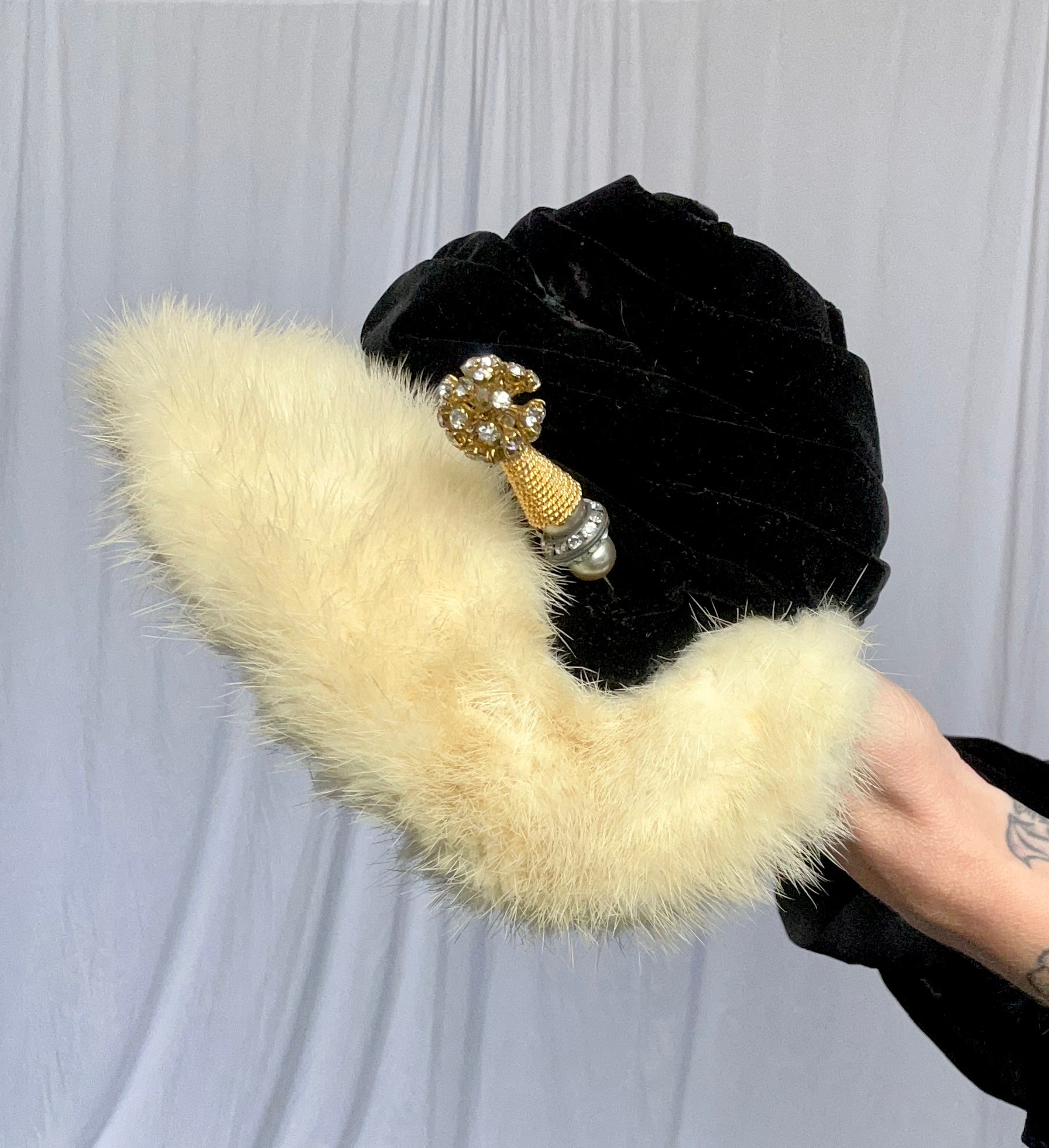 1940s Black Velvet & Ermine Hat