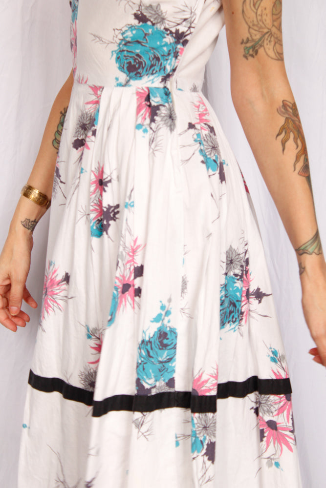 1950s Floral Cotton Day Dress - Small