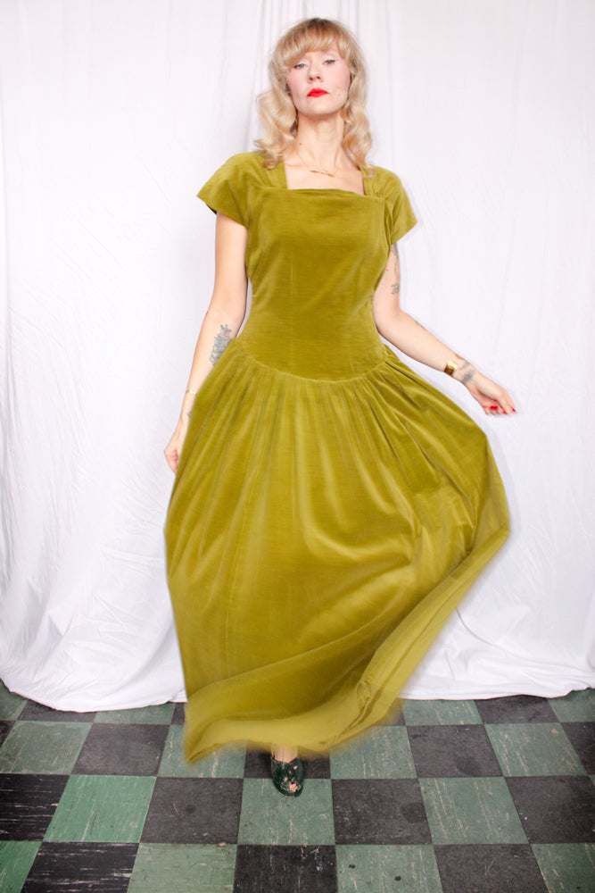 1940s Pistachio Green Velvet Gown - M/L