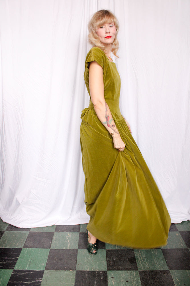 1940s Pistachio Green Velvet Gown - M/L