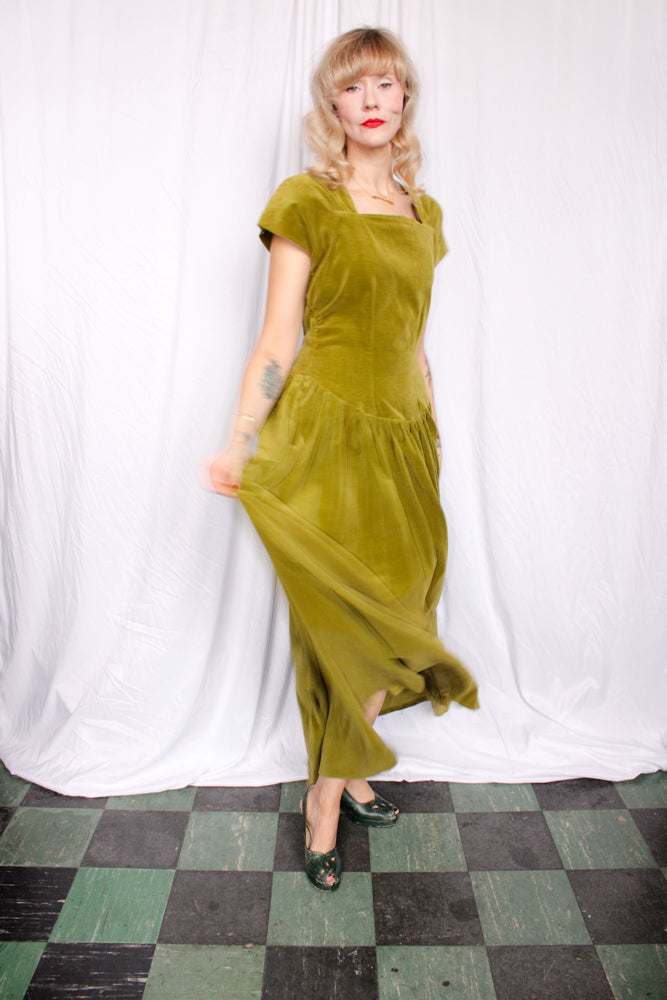 1940s Pistachio Green Velvet Gown - M/L