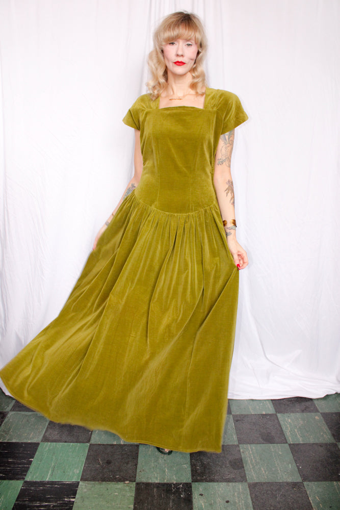 1940s Pistachio Green Velvet Gown - M/L