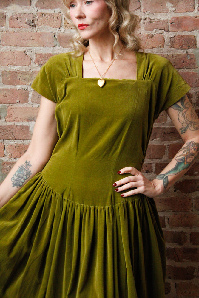 slim fit dress slacks 1940s Pistachio Green Velvet Gown