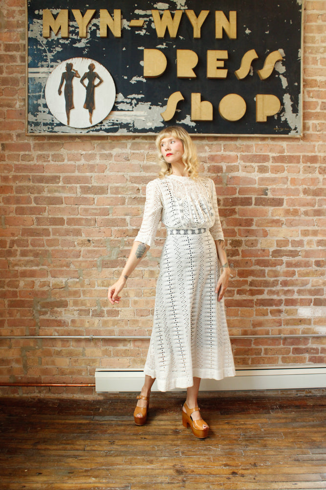 1900s Edwardian Eyelet Cotton Gown - Small