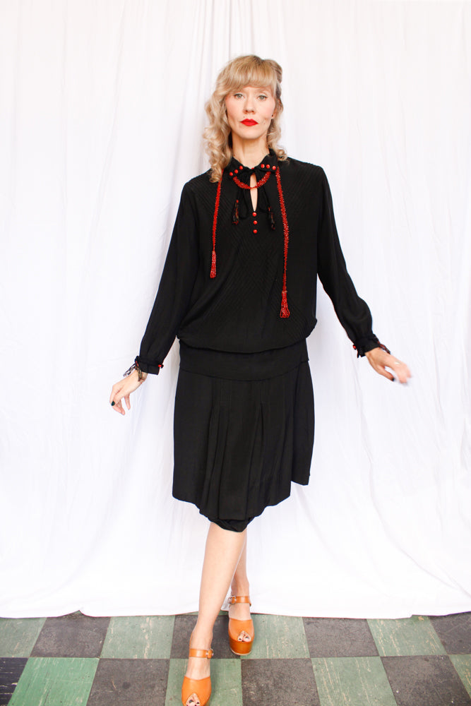 1920s Red Beaded Flapper Lariat Necklace