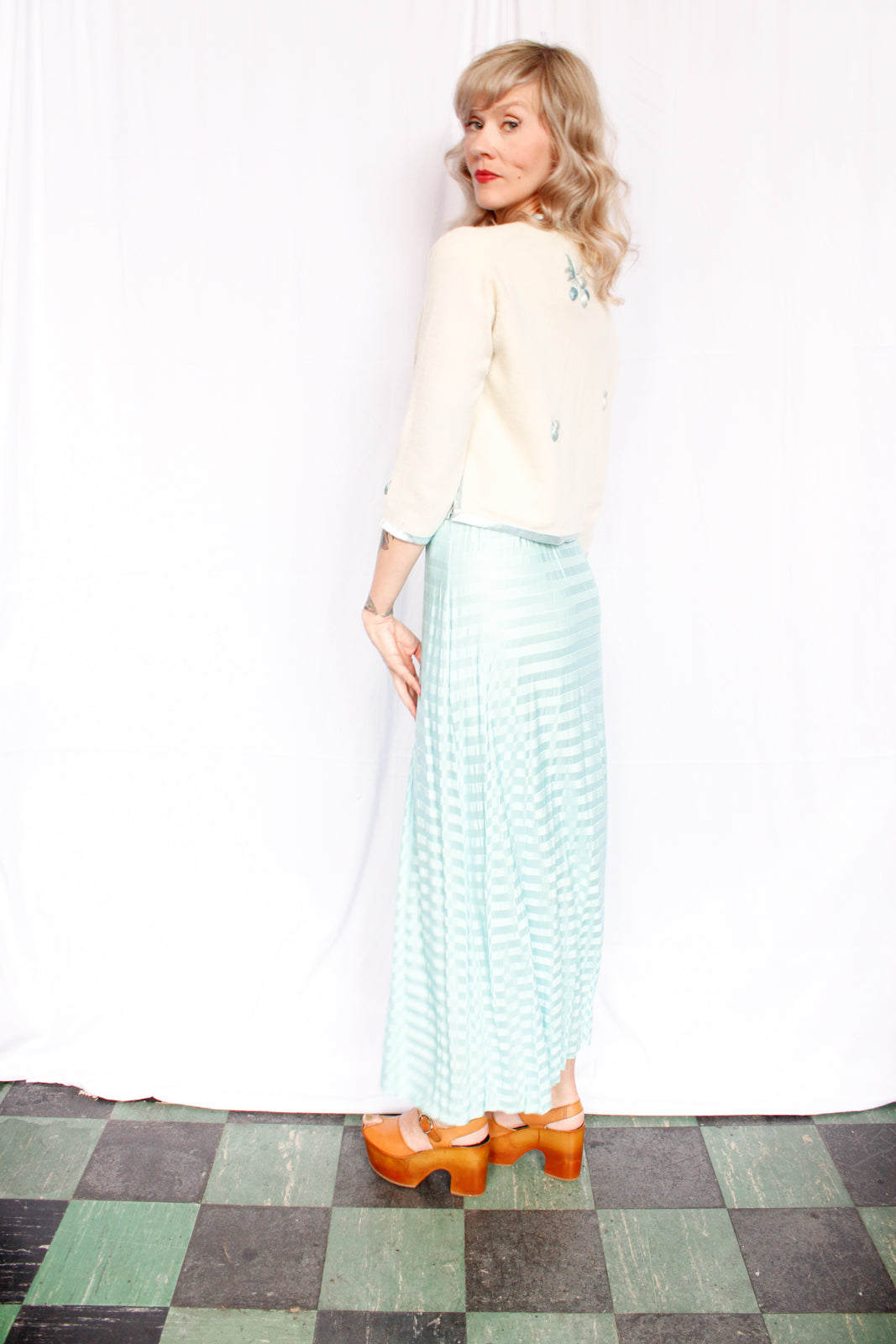 Late 1950s Dora Wong Cashmere Embroidered Cardigan - M/L