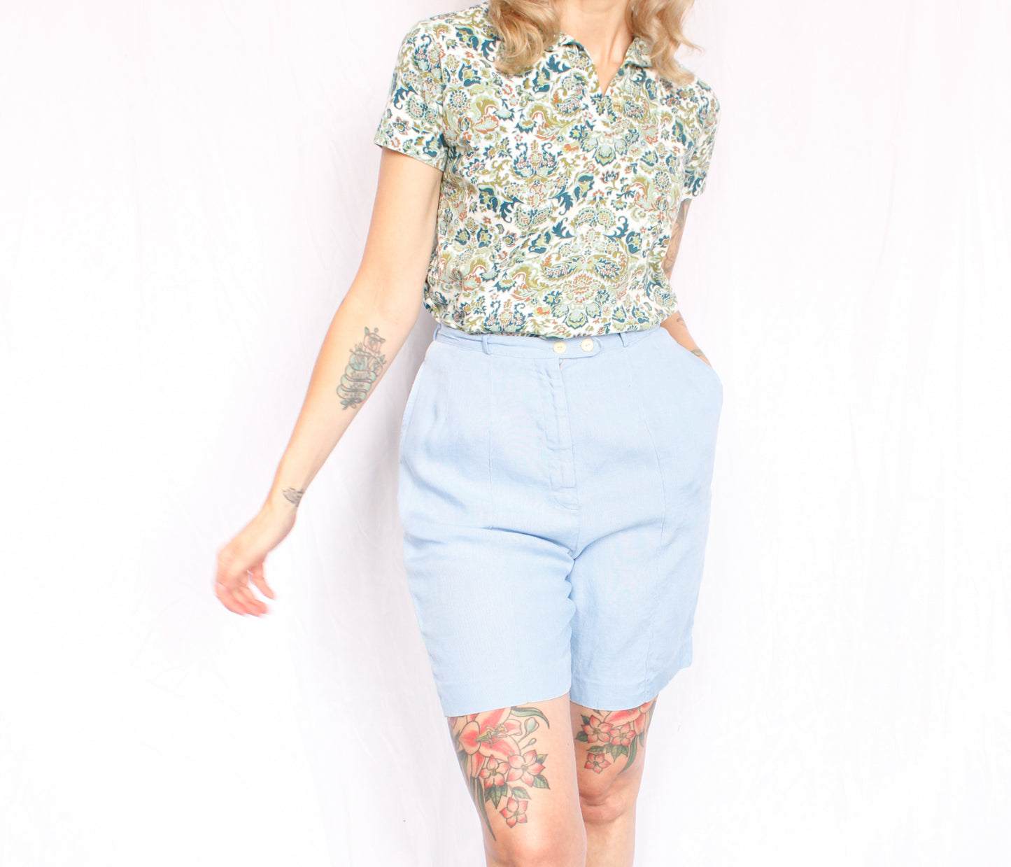1960s Saks Fifth Ave Blue Linen Shorts - Small