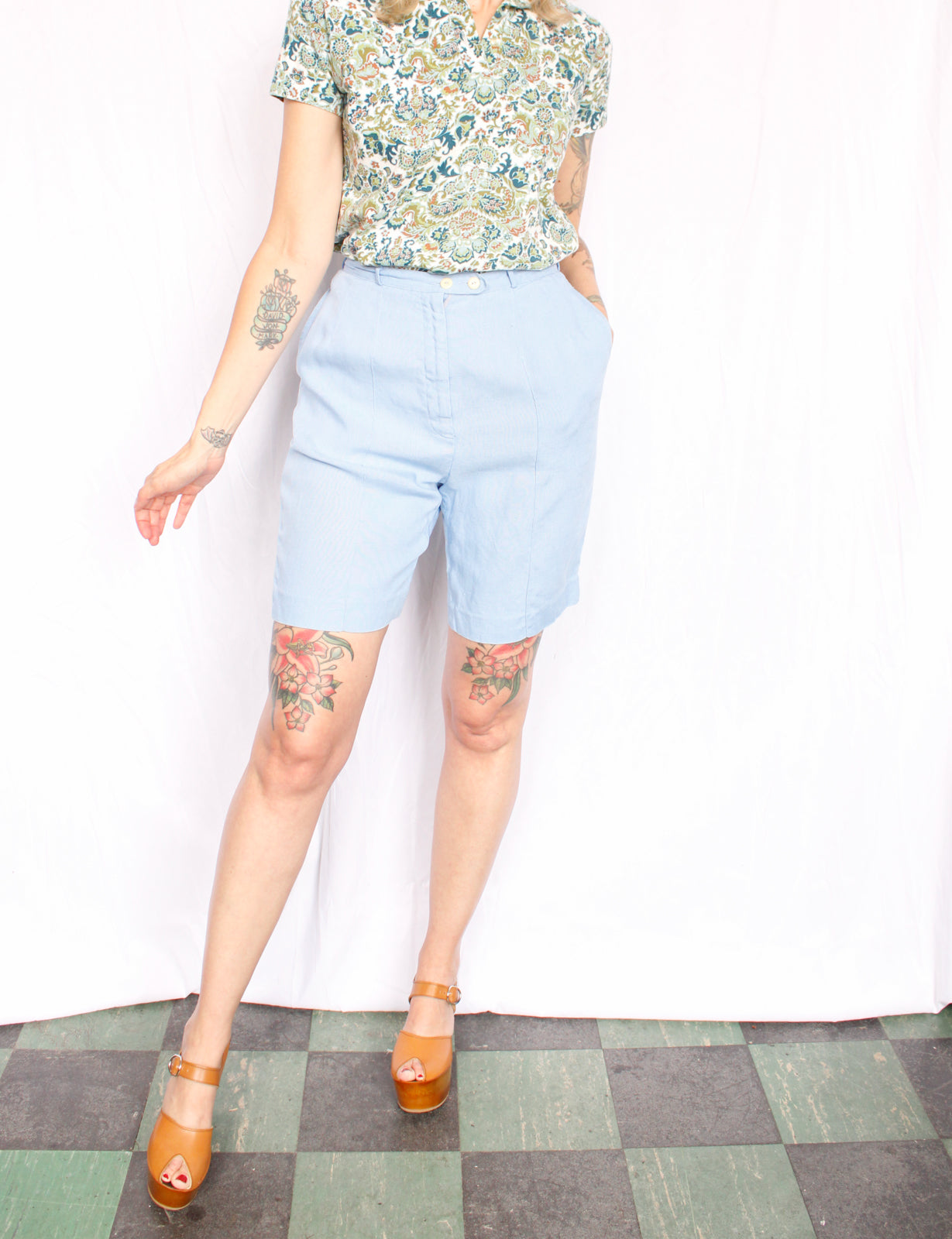 1960s Saks Fifth Ave Blue Linen Shorts - Small