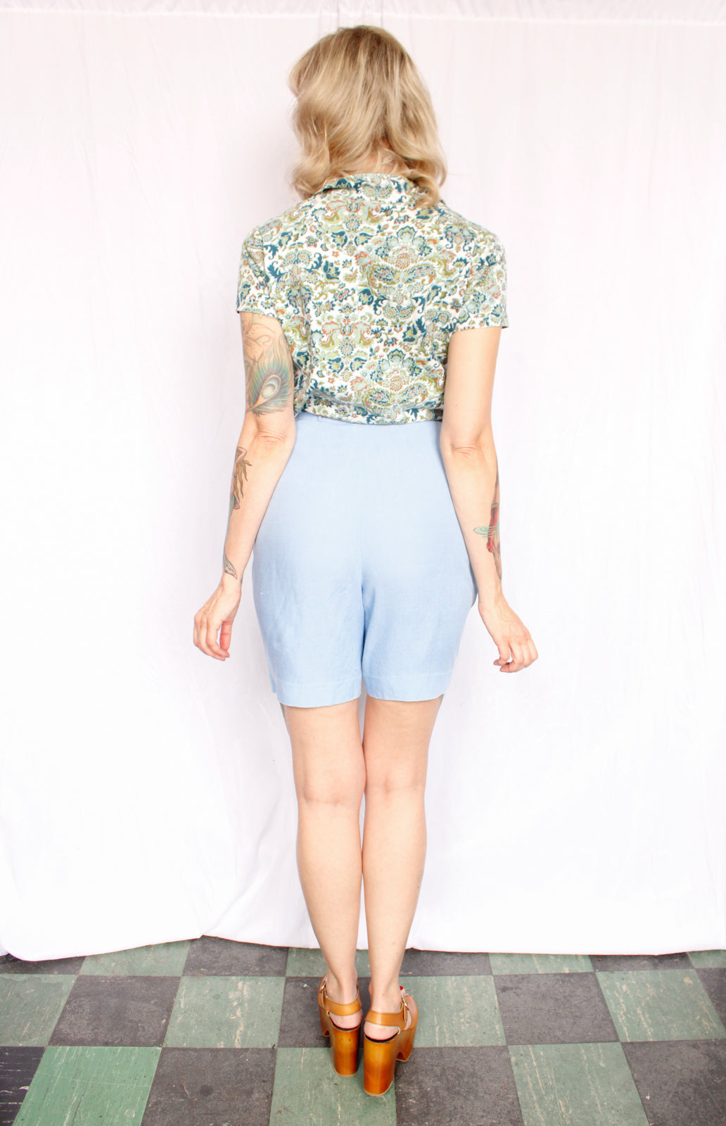 1960s Saks Fifth Ave Blue Linen Shorts - Small