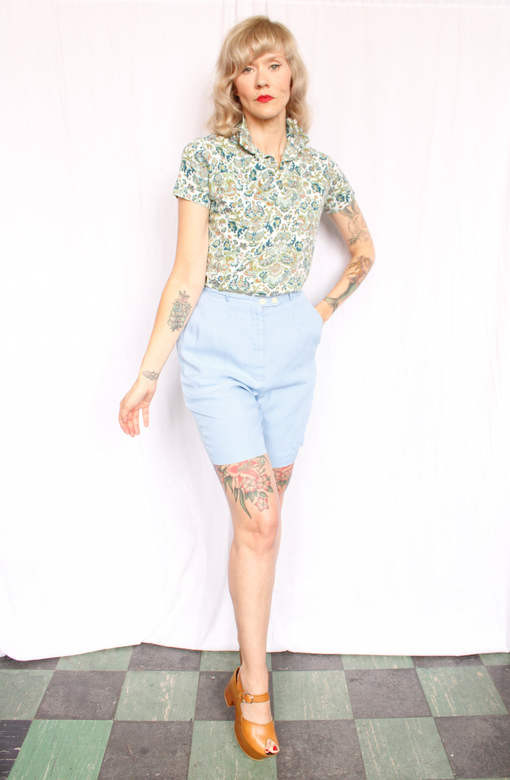 1960s Saks Fifth Ave Blue Linen Shorts - Small