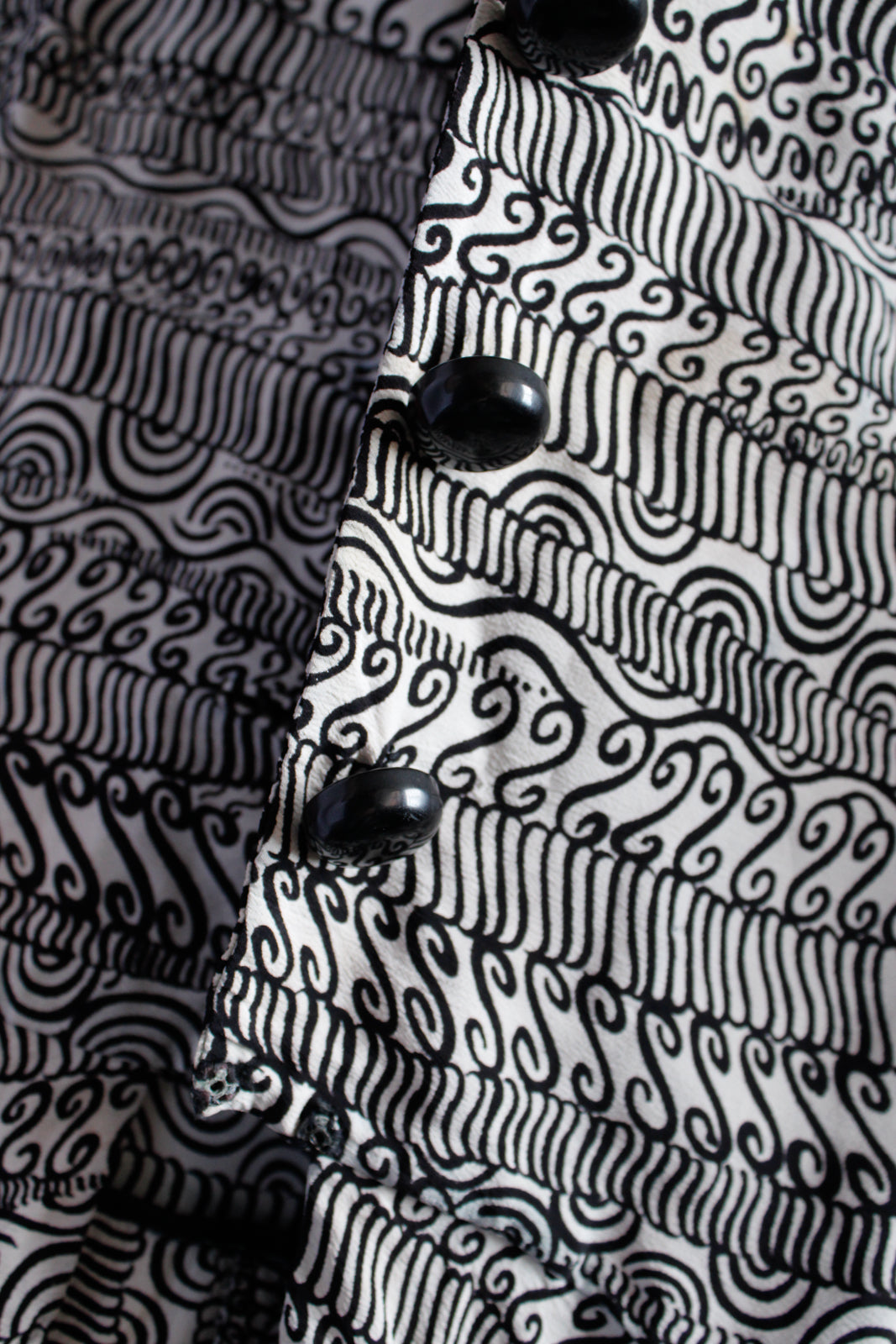 1940s Black & White 2pc Rayon Crepe Suit - Xs