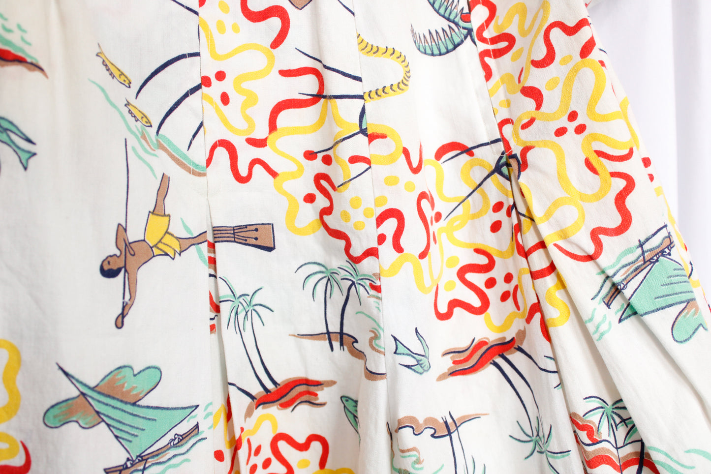 1940s RARE OAK Kamehameha Hawaiian Novelty Print 2 piece Cutout Playsuit - Xsmall