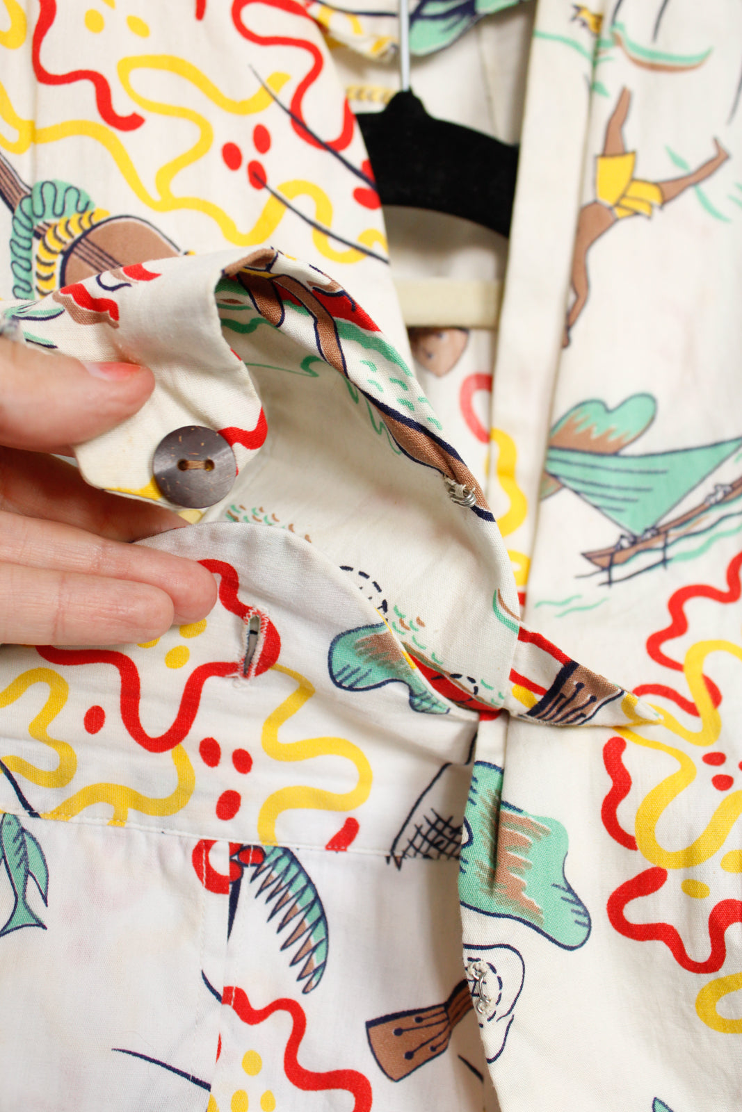 1940s RARE OAK Kamehameha Hawaiian Novelty Print 2 piece Cutout Playsuit - Xsmall