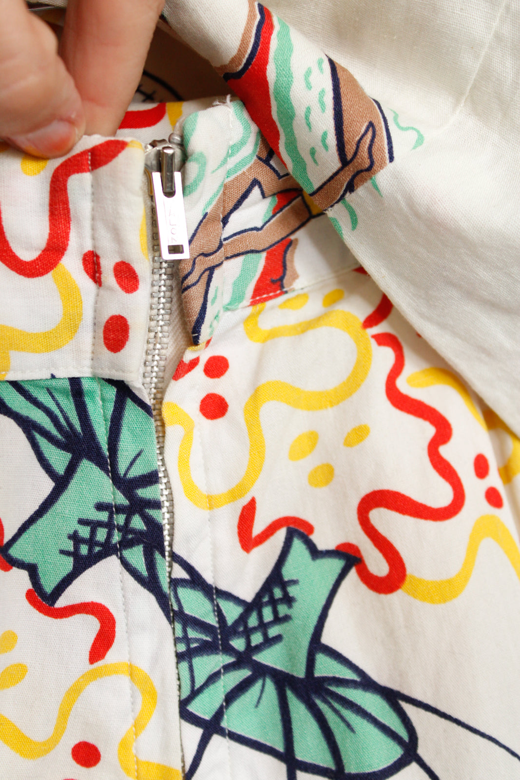 1940s RARE OAK Kamehameha Hawaiian Novelty Print 2 piece Cutout Playsuit - Xsmall