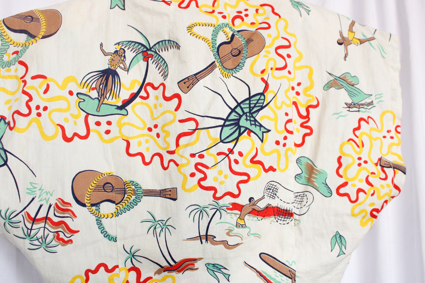 1940s RARE OAK Kamehameha Hawaiian Novelty Print 2 piece Cutout Playsuit - Xsmall