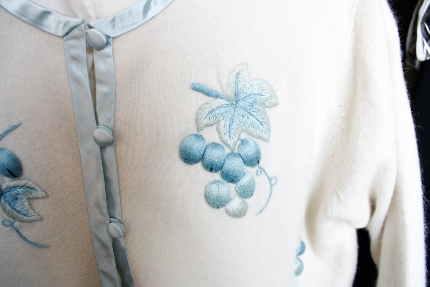 Late 1950s Dora Wong Cashmere Embroidered Cardigan - M/L