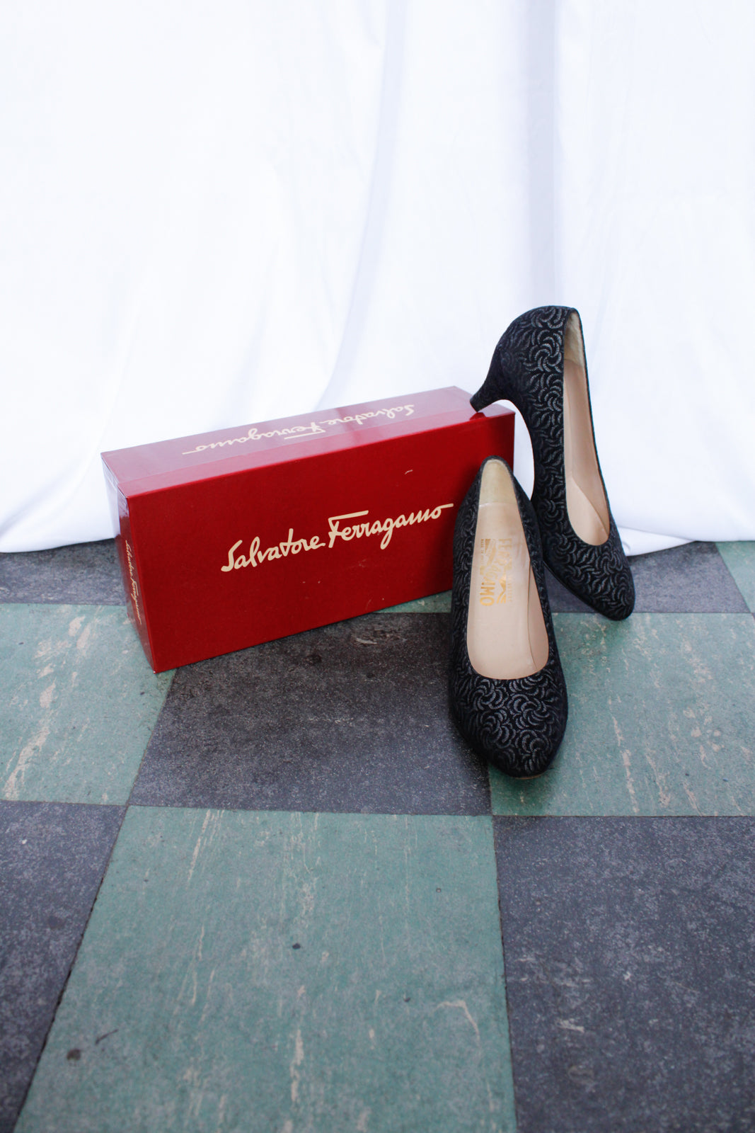 1980s Brushed Leather Black & Silver FERRAGAMO Heels w/Box - 8.5M
