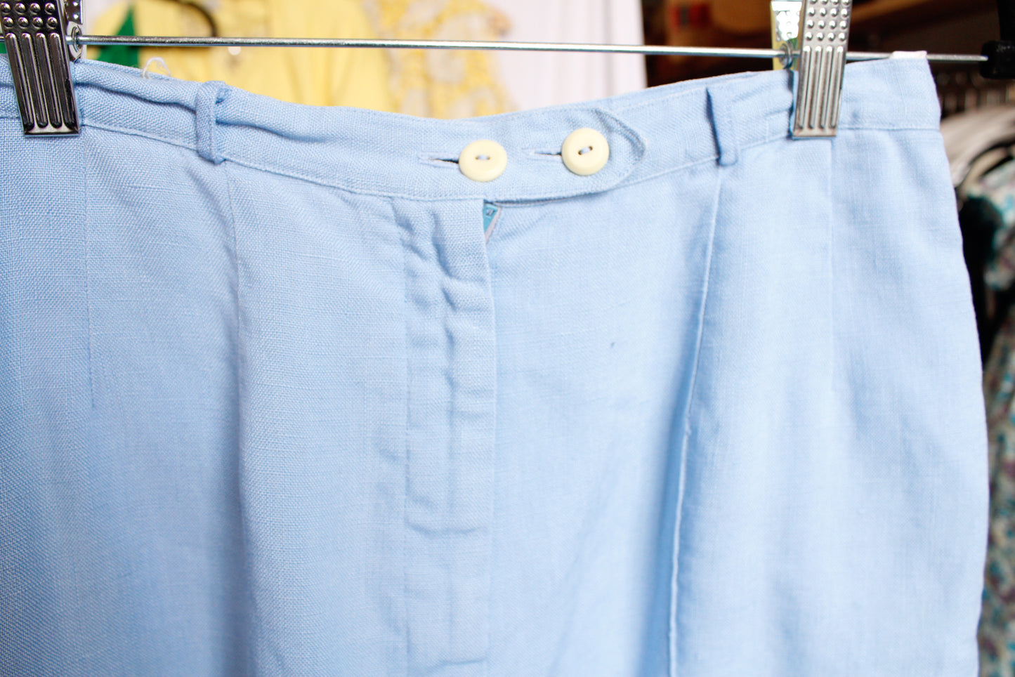 1960s Saks Fifth Ave Blue Linen Shorts - Small