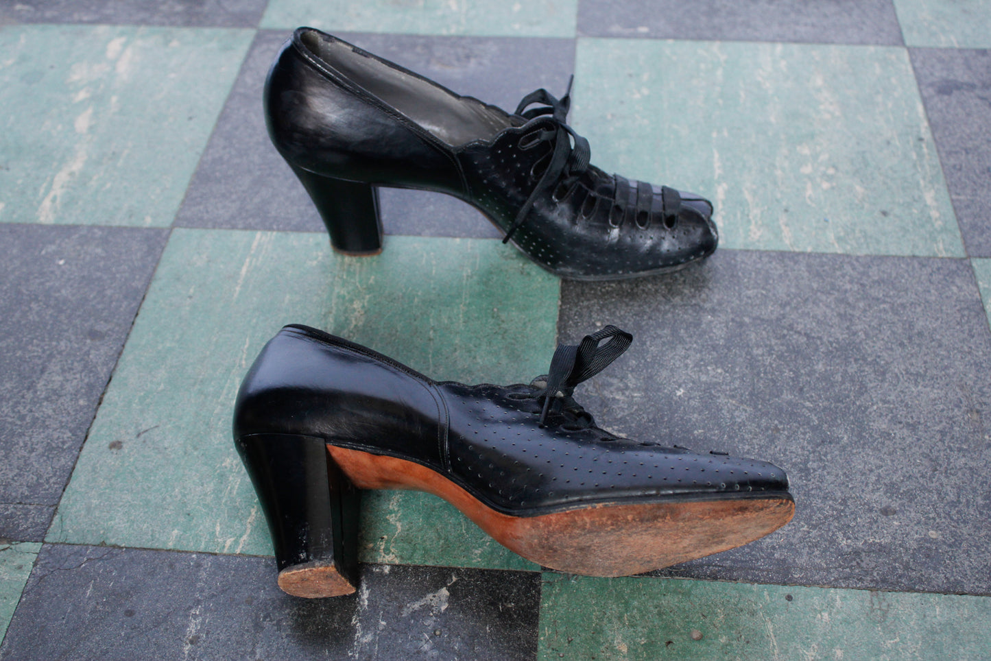 1940s Red Cross Black Lace Up Heels - 8N