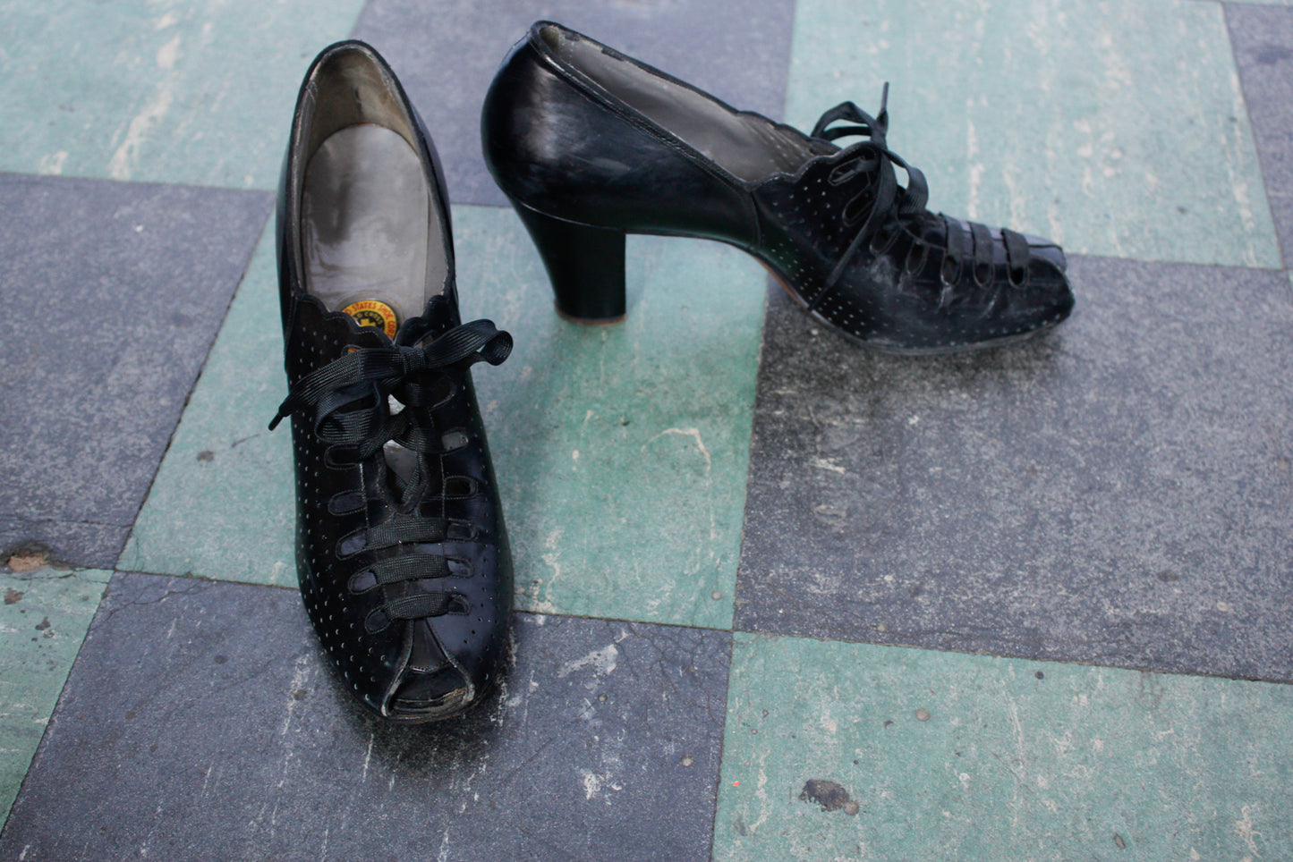 1940s Red Cross Black Lace Up Heels - 8N