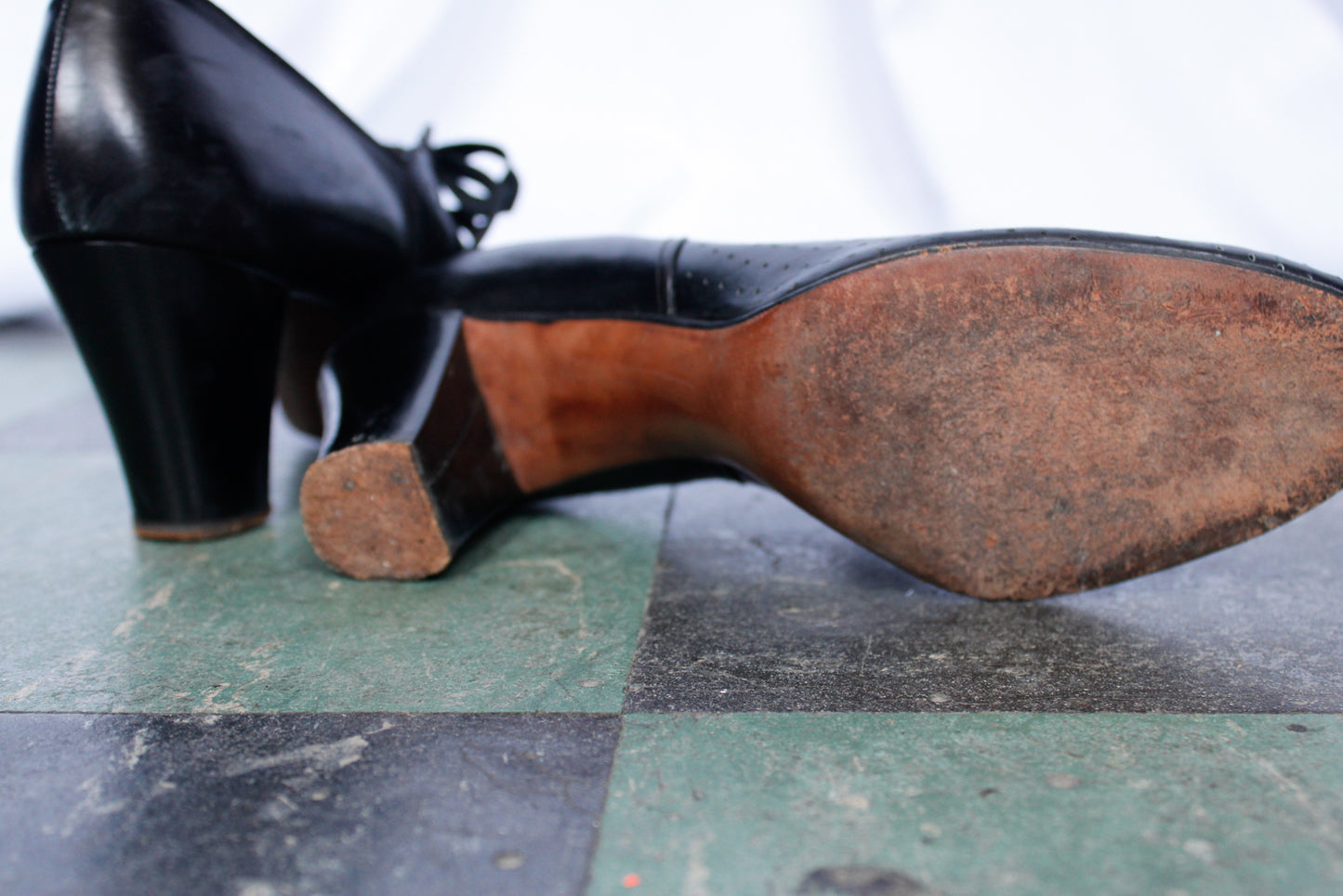 1940s Red Cross Black Lace Up Heels - 8N