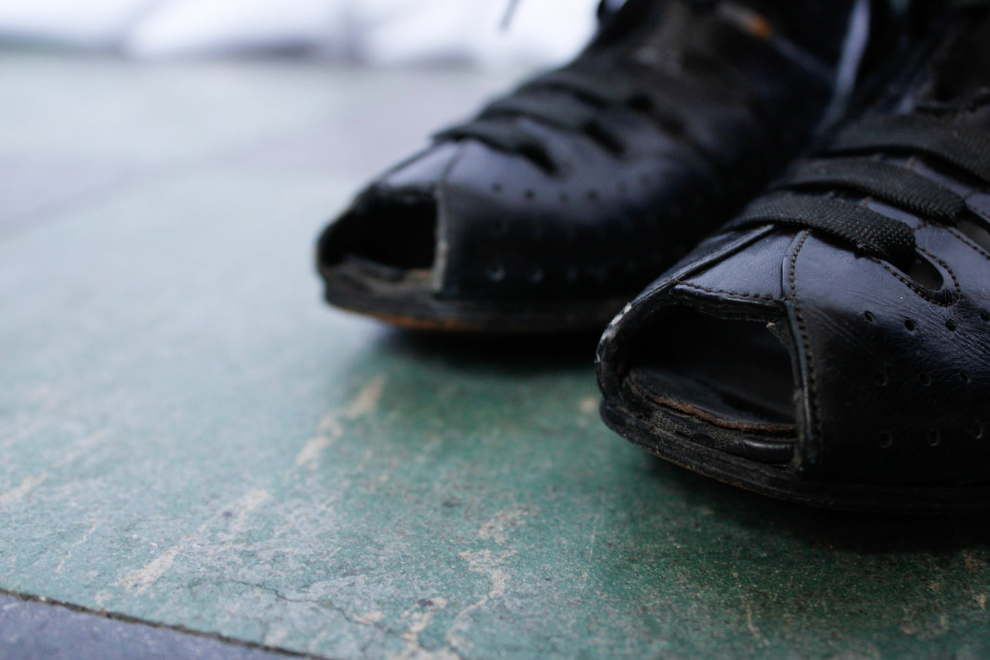 1940s Red Cross Black Lace Up Heels - 8N