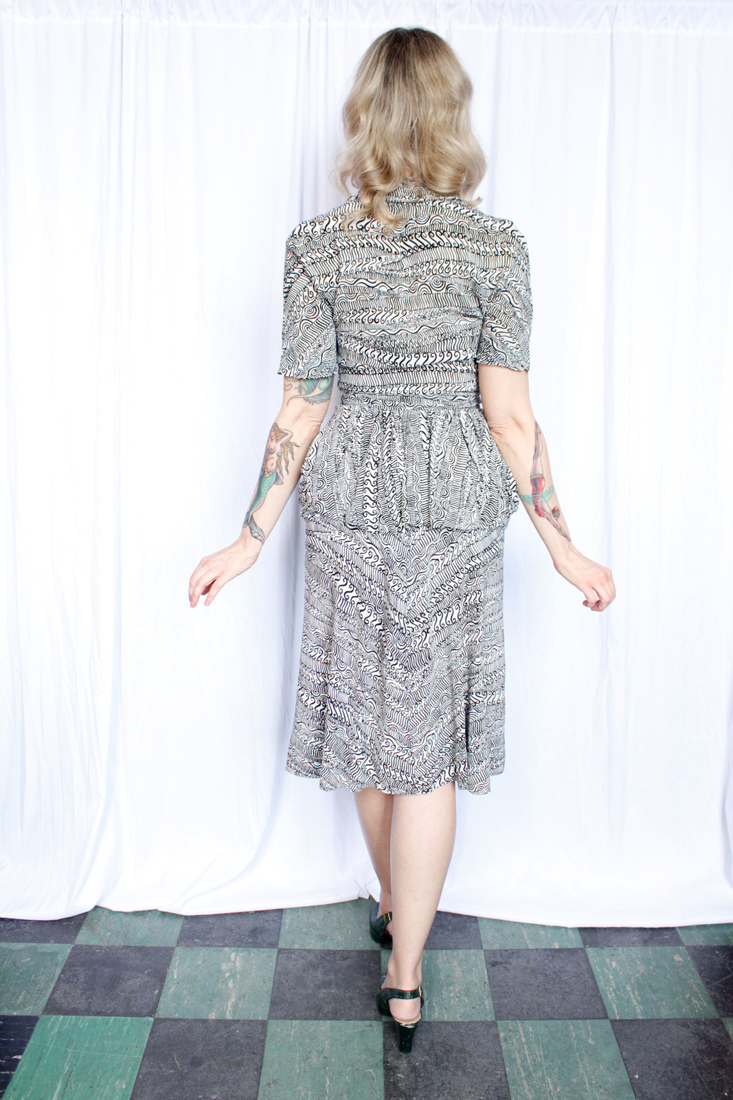 1940s Black & White 2pc Rayon Crepe Suit - Xs