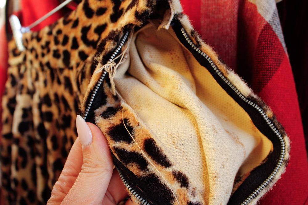 1960s Leopard Plush Pencil Skirt - Small
Sustainable, Eco-friendly, secondhand vintage fashion ~1960s Plush Faux Fur Leopard print pencil skirt