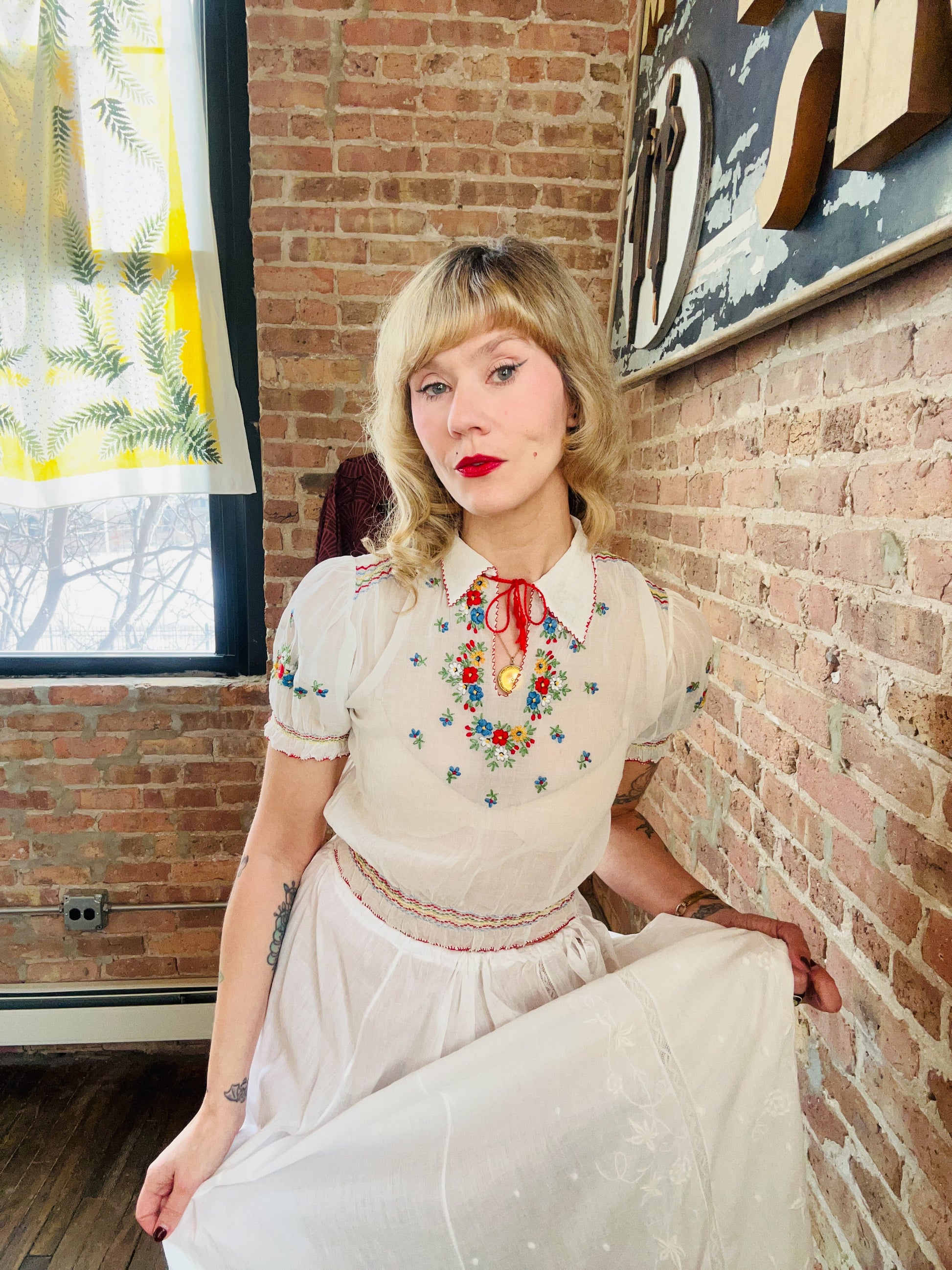 1940s Hungarian Cotton Gauze Floral Embroidered Top - Xsmall 