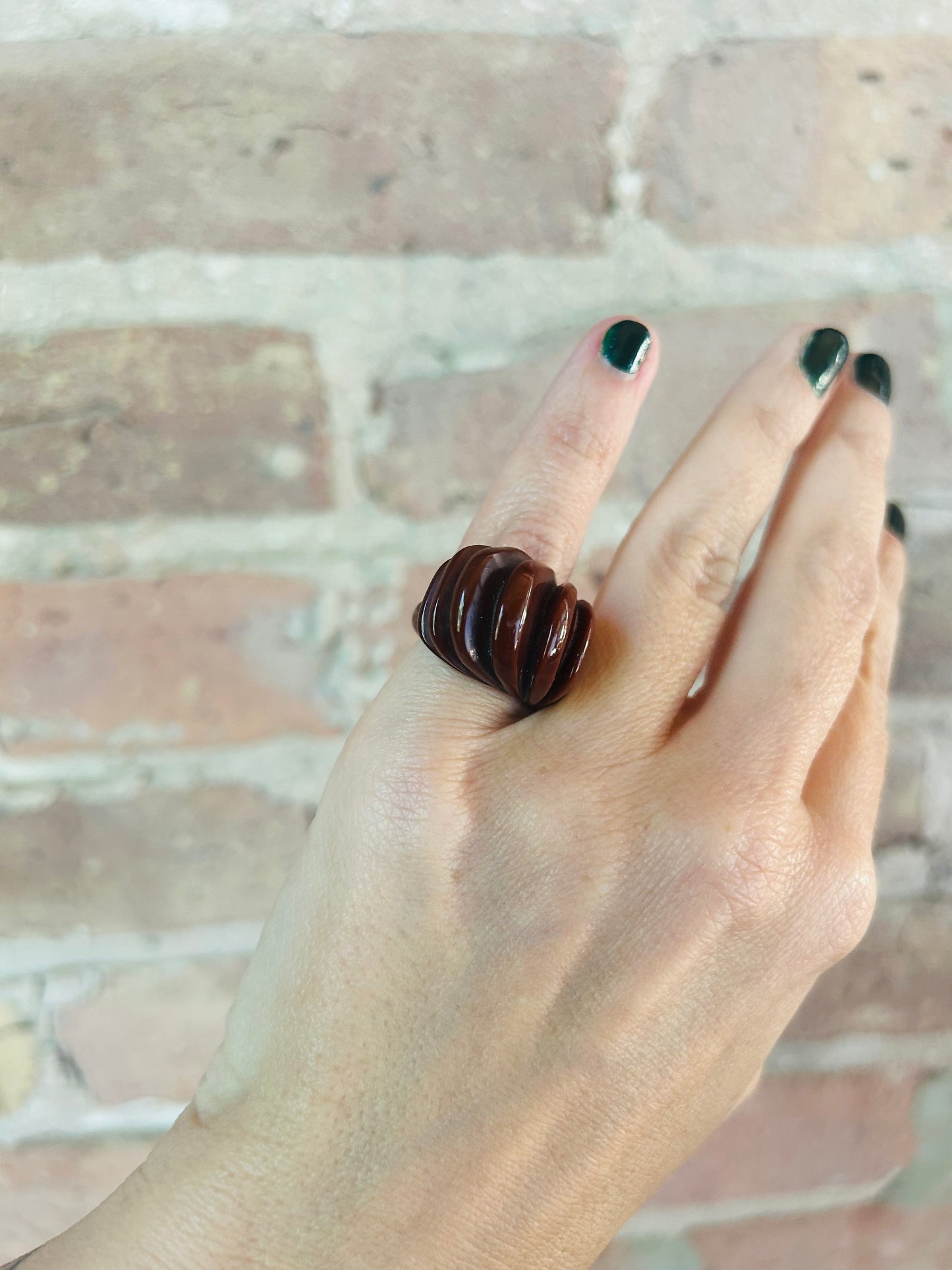 1940s Deco Fan Bakelite Ring - 4.5