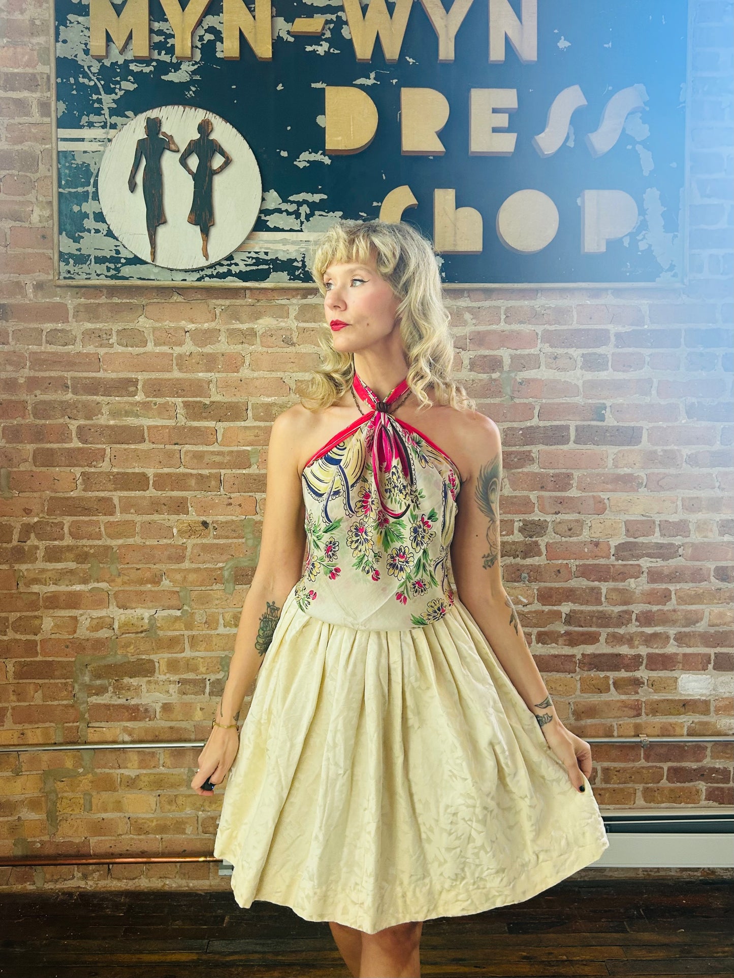 11940s Novelty Hat Print Scarf 950s Ivory Brocade Full Skirt - 26" waist