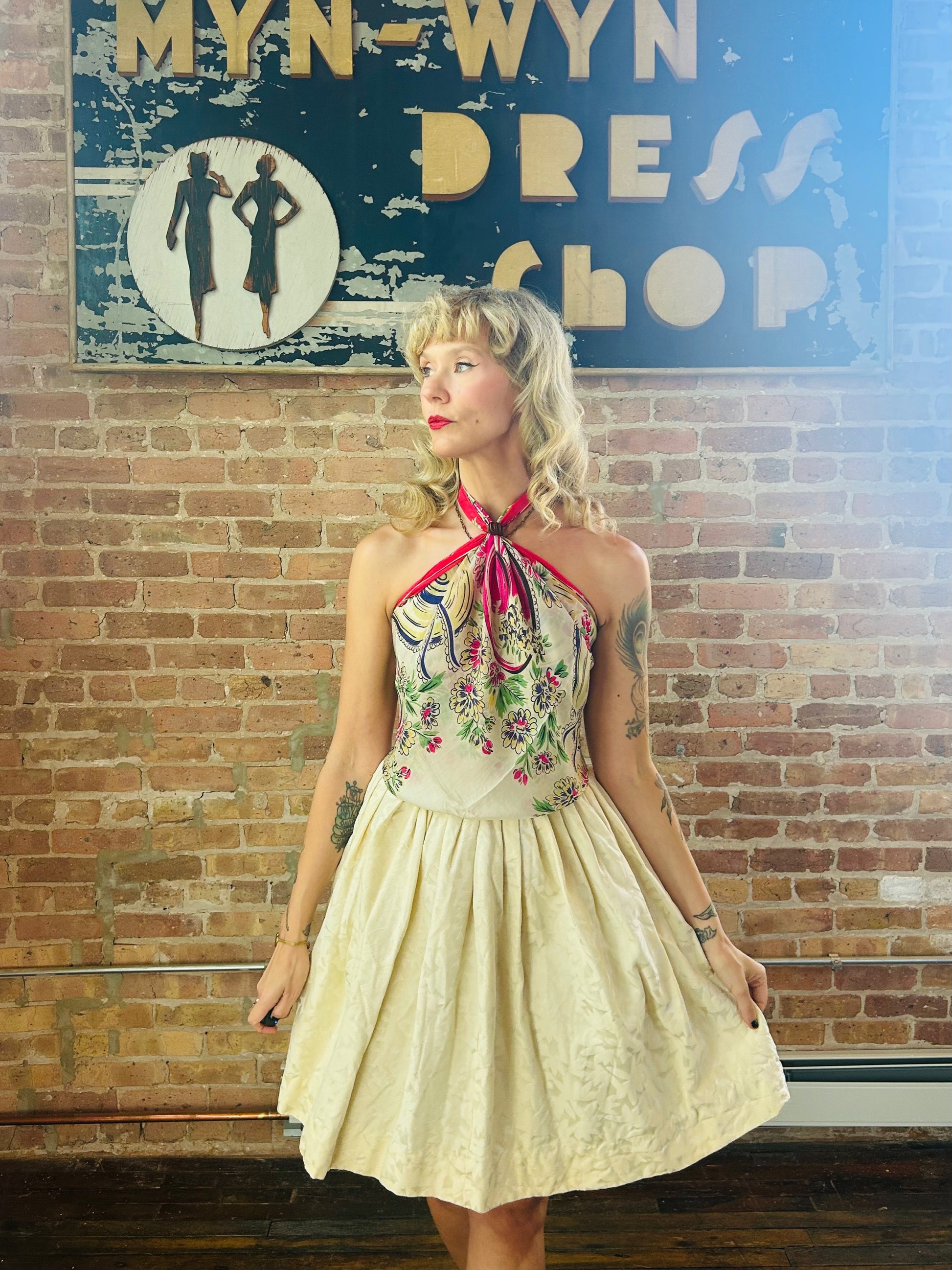 11940s Novelty Hat Print Scarf 950s Ivory Brocade Full Skirt - 26" waist