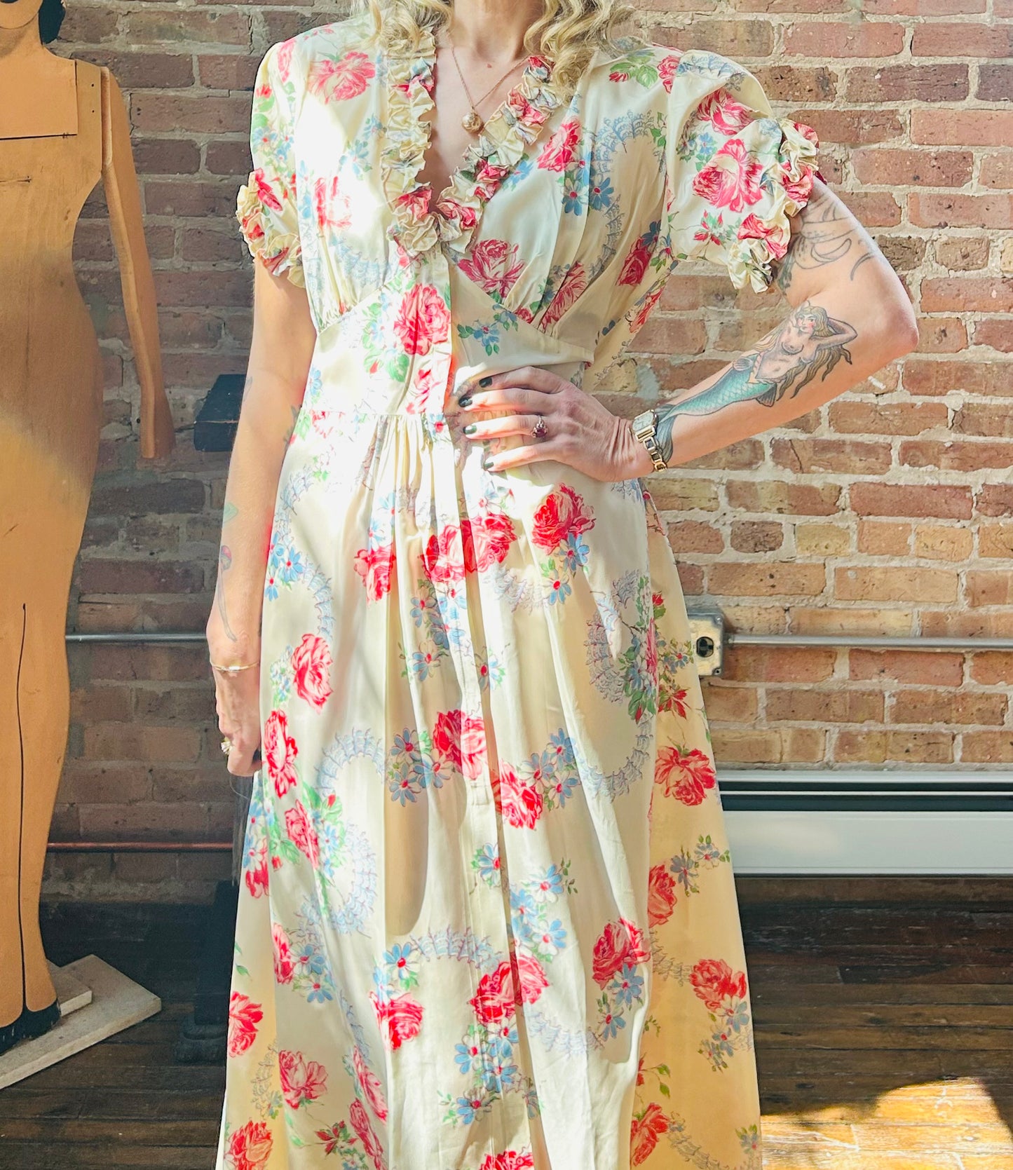 1940s Basket of Flowers Taffeta Dressing Gown - Large