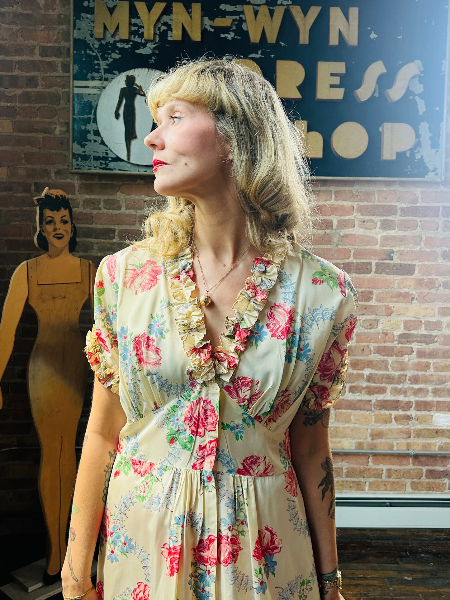 1940s Basket of Flowers Taffeta Dressing Gown - Large