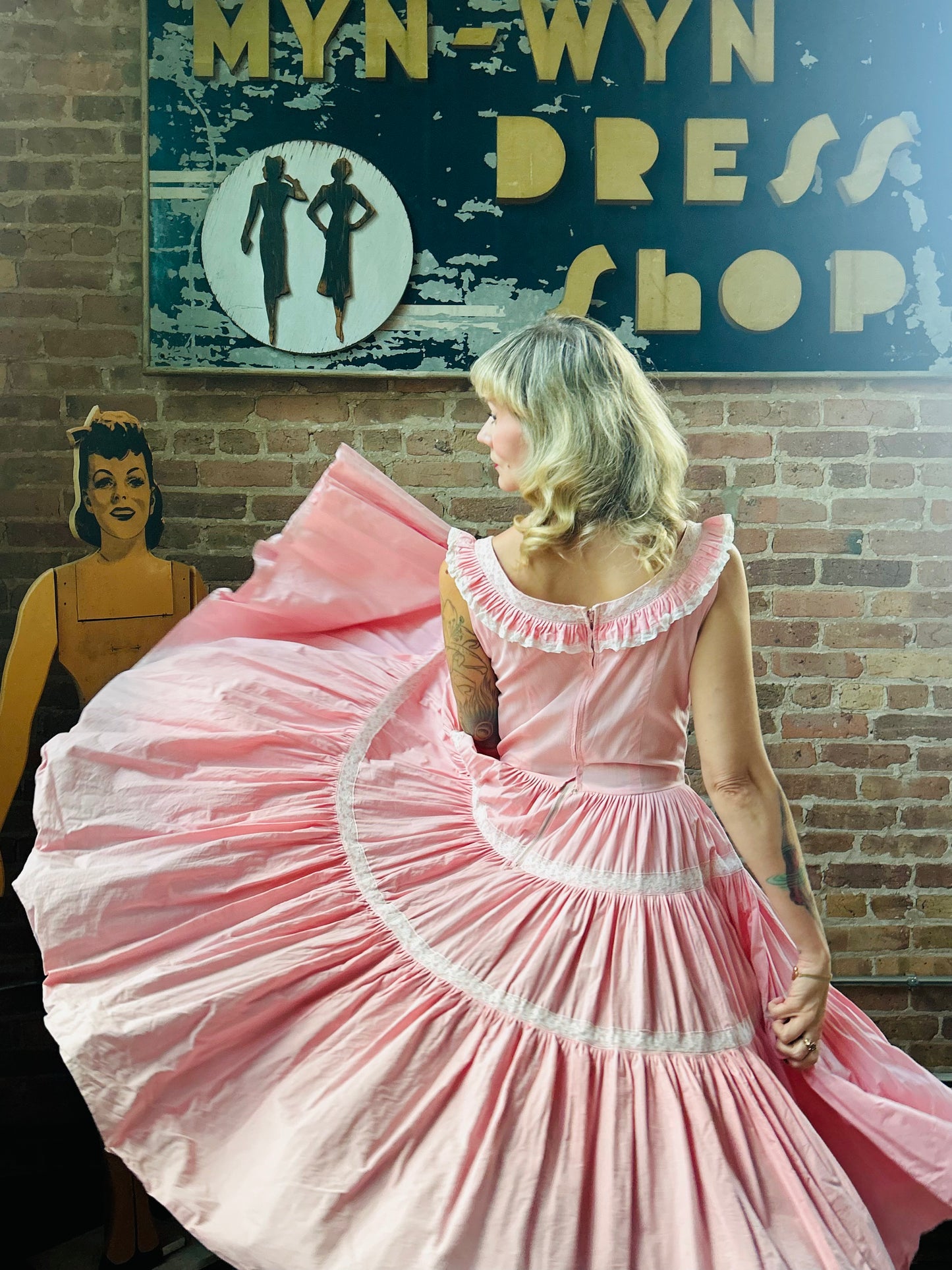 1950s Saloon Ruffle Pink Swing Dress - Medium