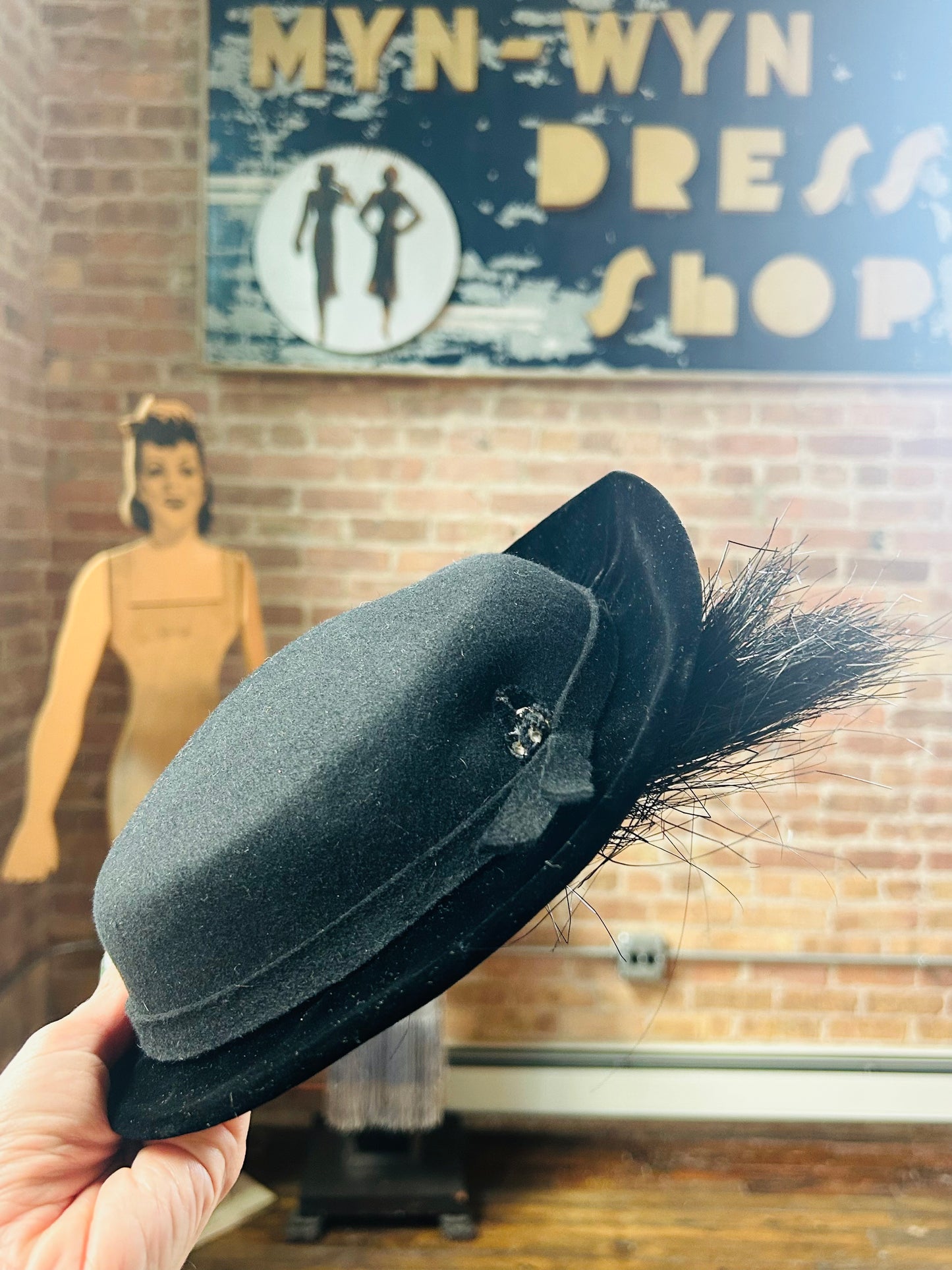 1940s Black Wool Felt hat with Feathers 