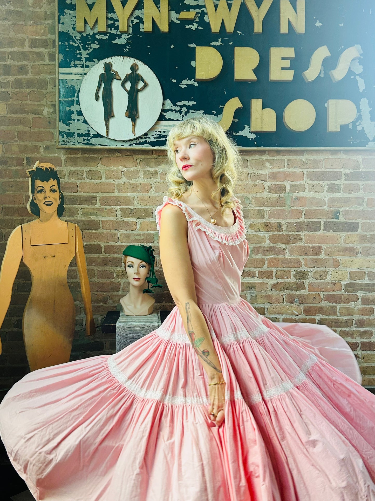 1950s Saloon Ruffle Pink Swing Dress - Medium