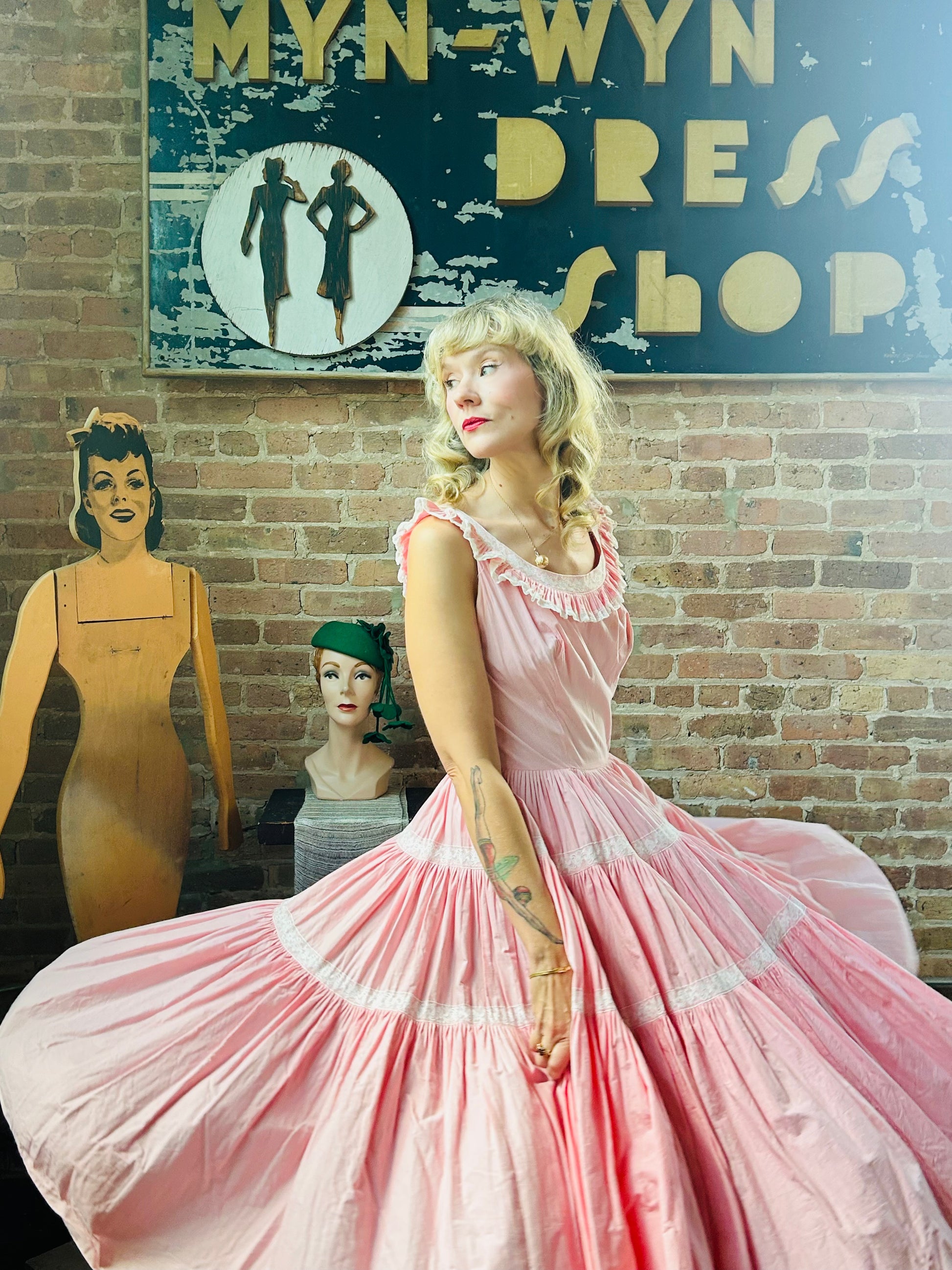 1950s Saloon Ruffle Pink Swing Dress - Medium