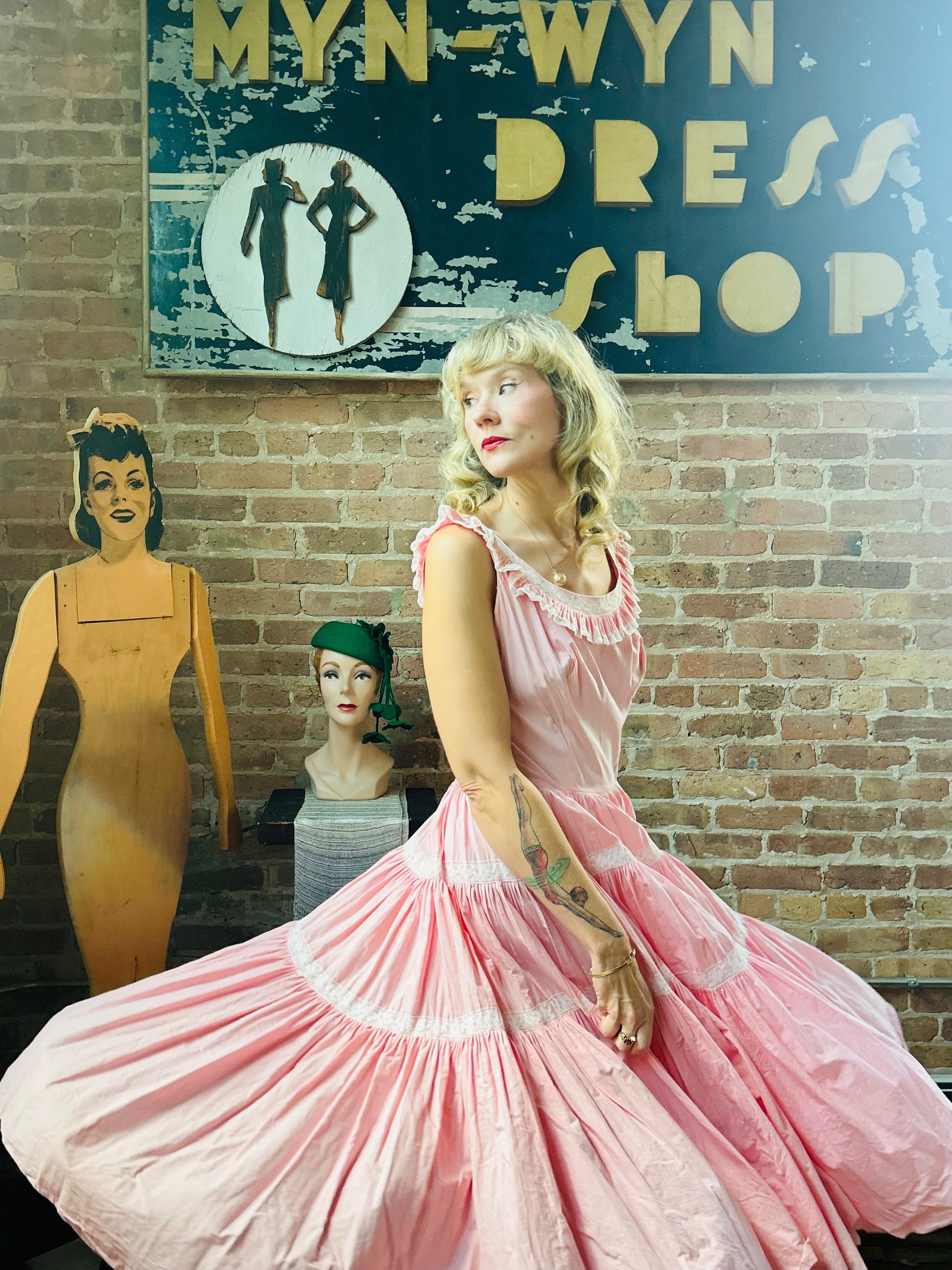 1950s Saloon Ruffle Pink Swing Dress - Medium