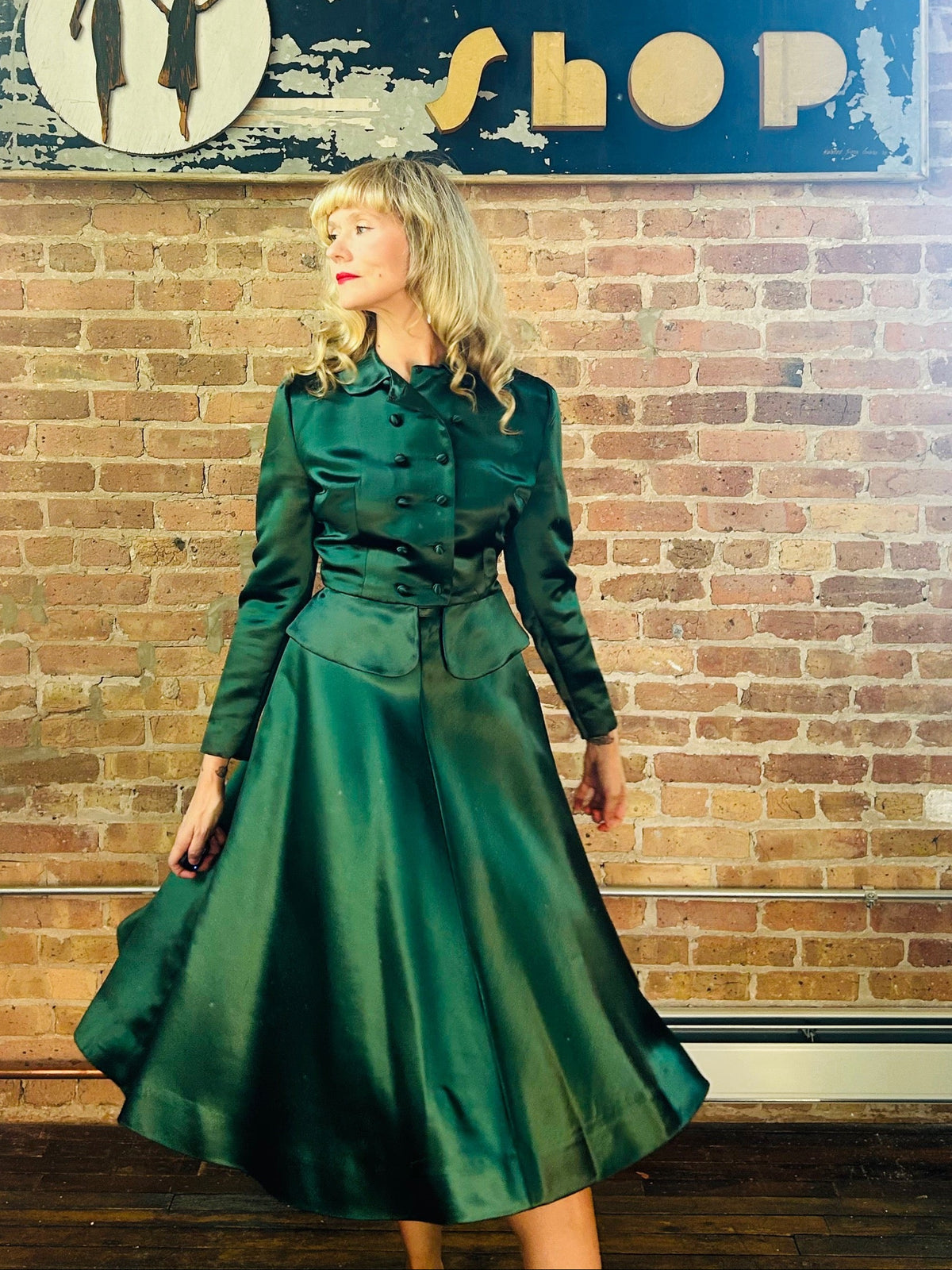 1950s Green Emma Lange Satin 2pc Swing Skirt Suit - Small
