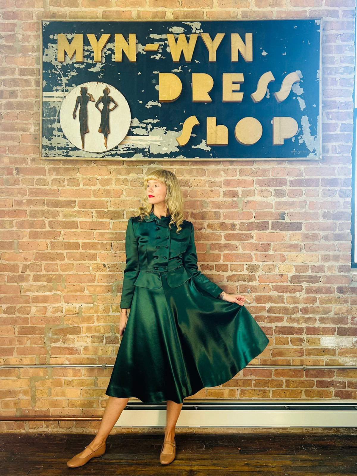 1950s Green Emma Lange Satin 2pc Swing Skirt Suit - Small