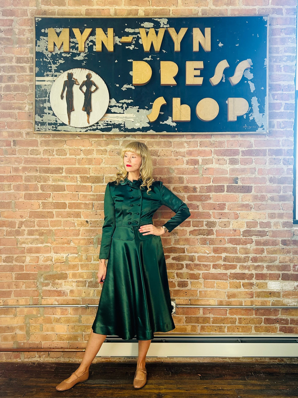 1950s Green Emma Lange Satin 2pc Swing Skirt Suit - Small