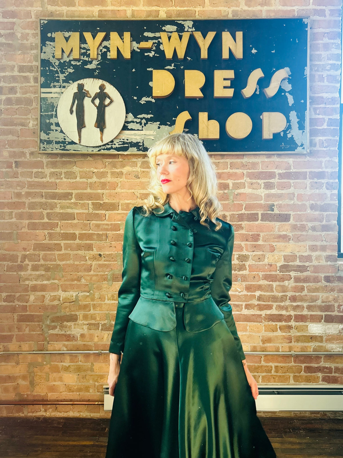 1950s Green Emma Lange Satin 2pc Swing Skirt Suit - Small