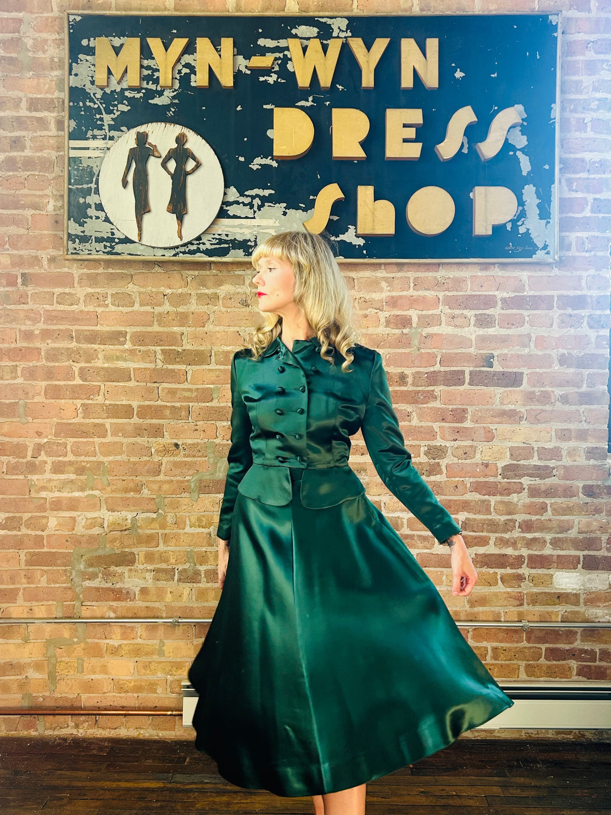 1950s Green Emma Lange Satin 2pc Swing Skirt Suit - Small