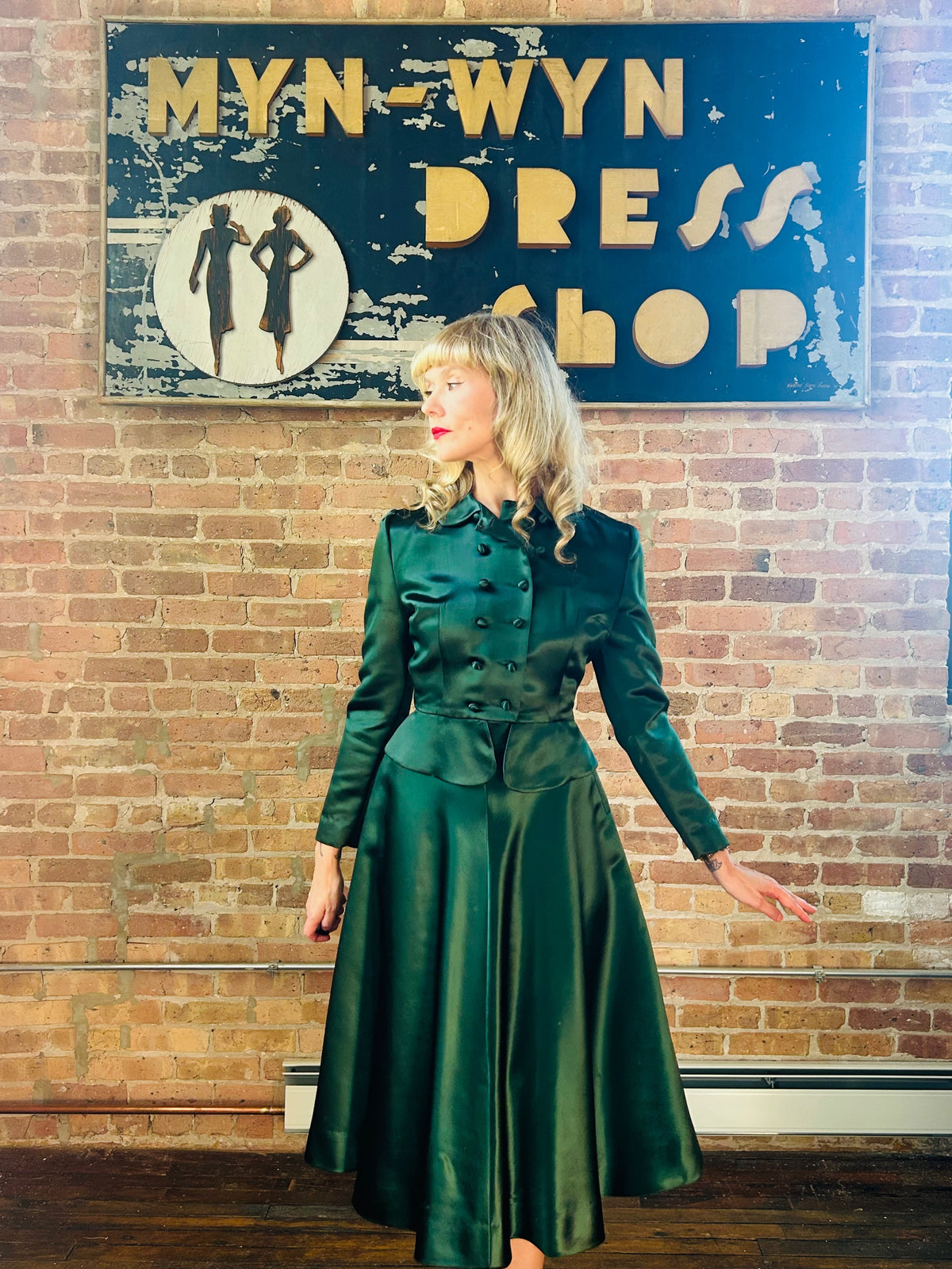 1950s Green Emma Lange Satin 2pc Swing Skirt Suit - Small
