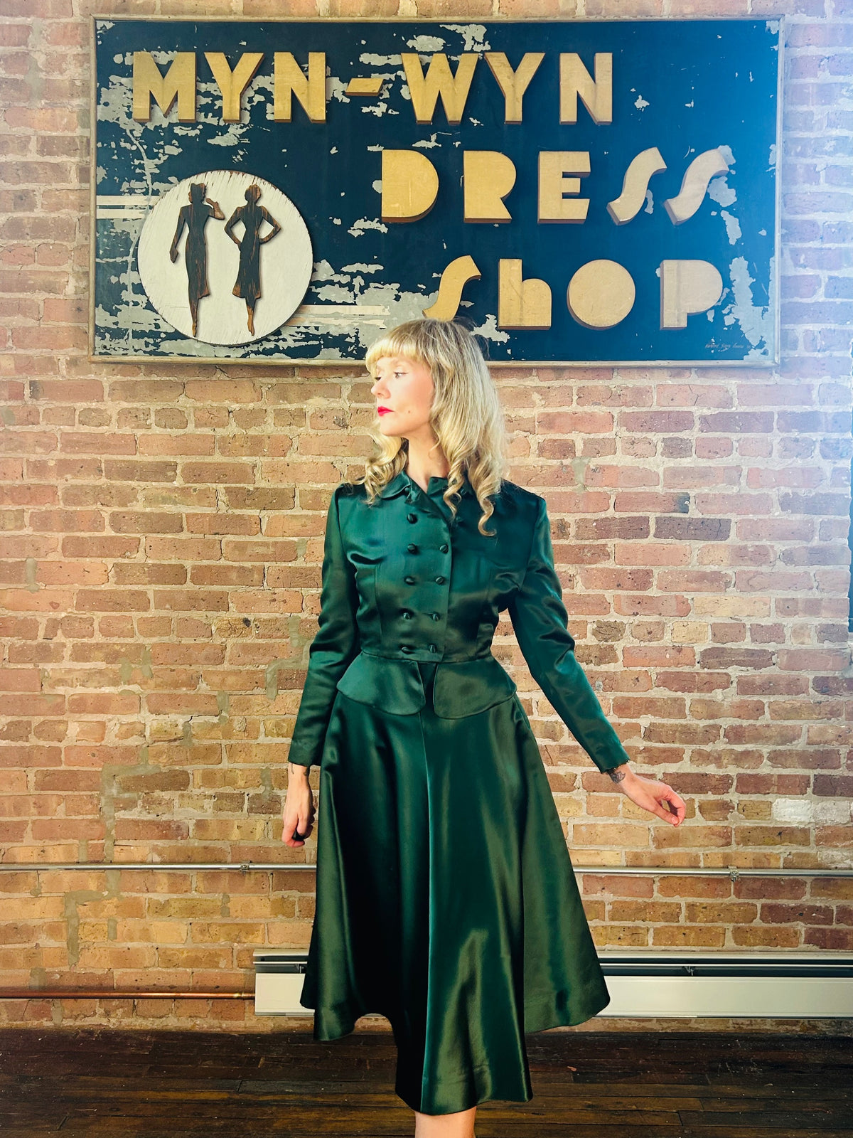 1950s Green Emma Lange Satin 2pc Swing Skirt Suit - Small