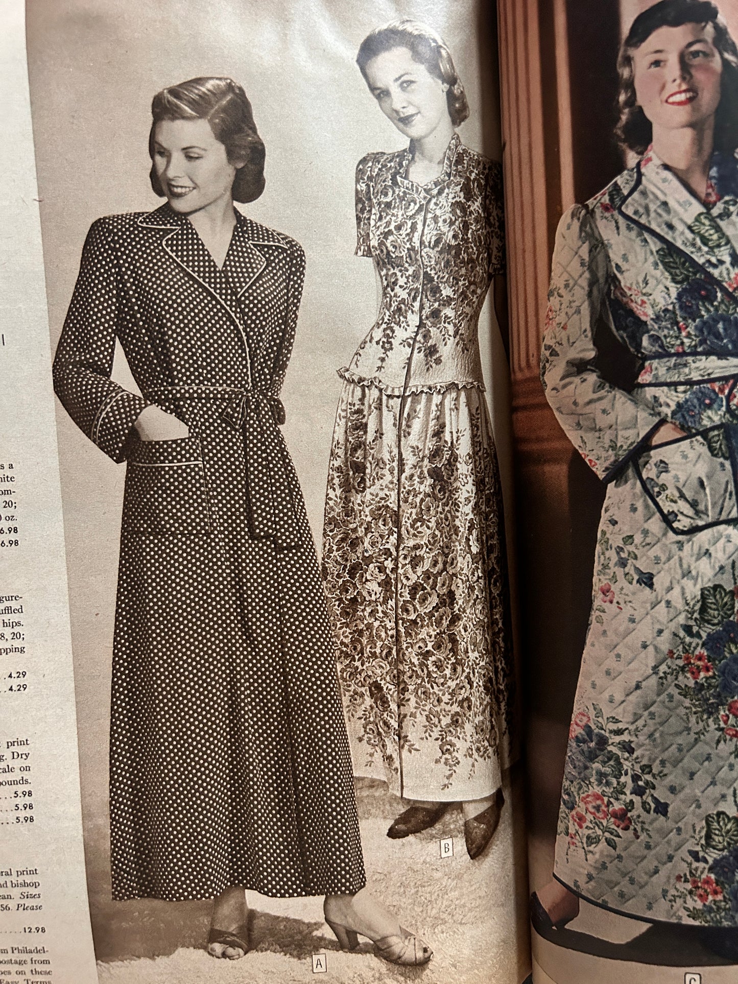 1940-1941 Floral Seersucker Cotton Dressing Gown - S/M