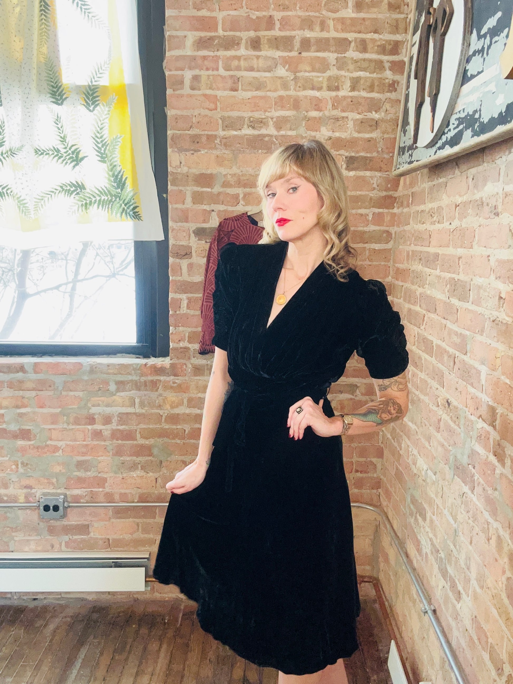 1930s Black Puff Sleeve Silk Velvet Dress with Belt - Large 